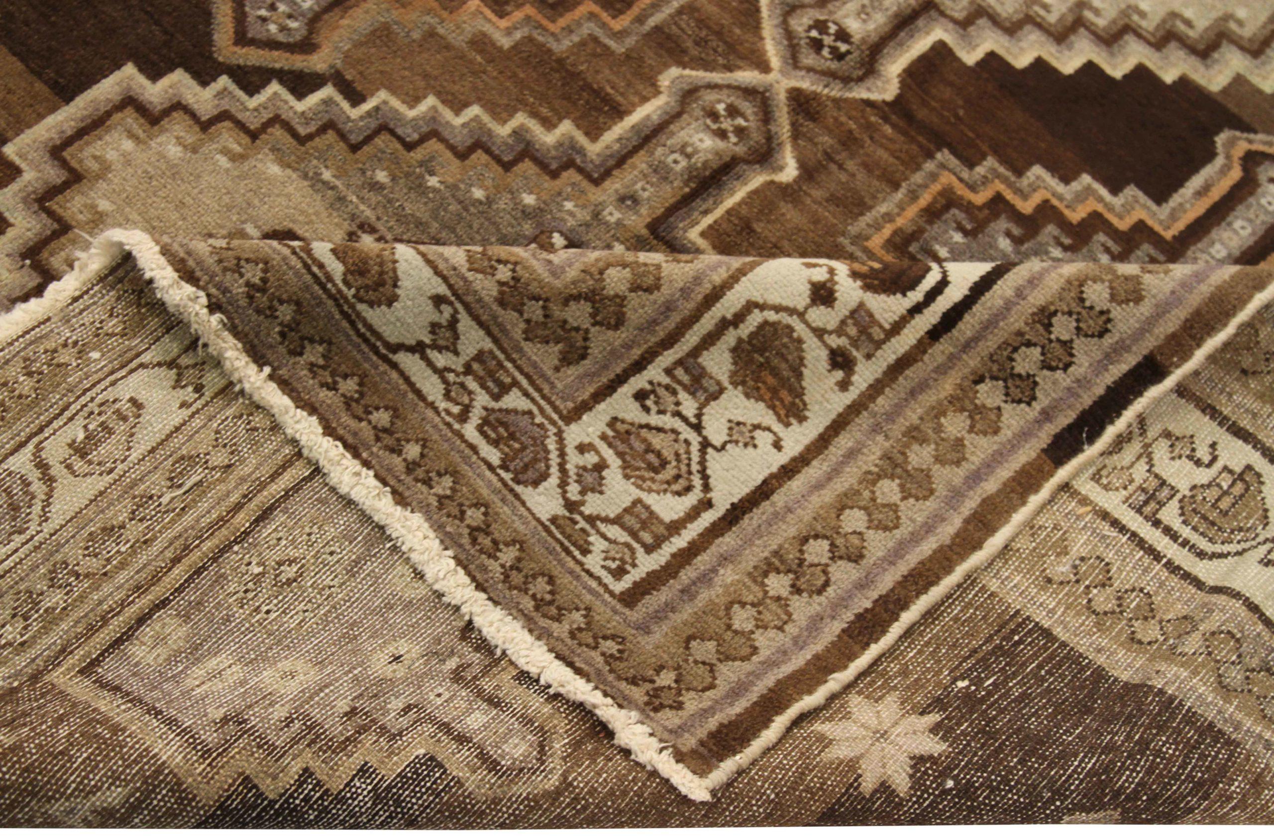 Persischer Varamin Kleinteppich CIRCA 1910 - Wolle Braun Elfenbein Taupe 74120 (Asiatisch) im Angebot