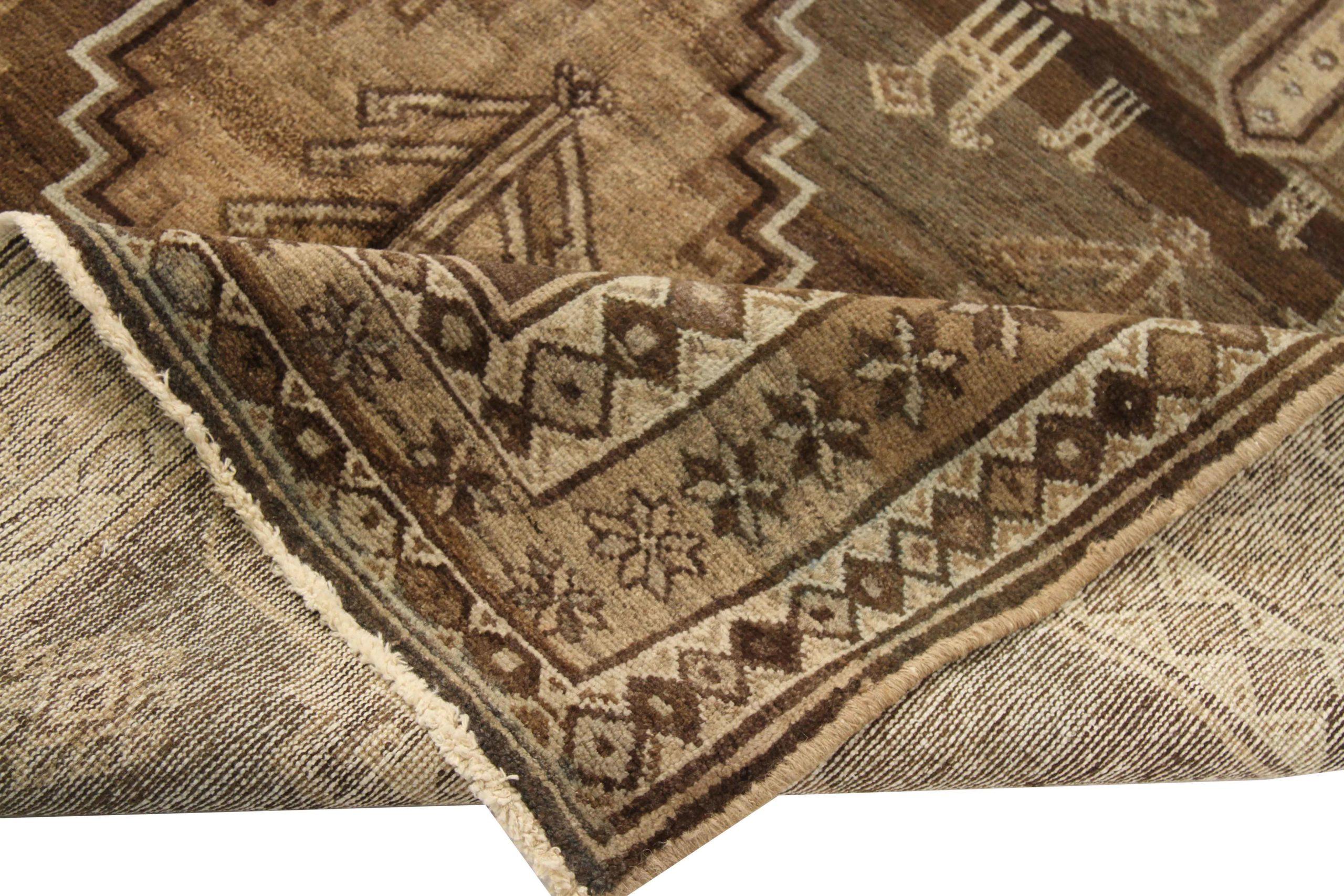 Persischer Varamin Kleinteppich CIRCA 1910 - Wolle Braun Elfenbein Taupe 74136 (Asiatisch) im Angebot