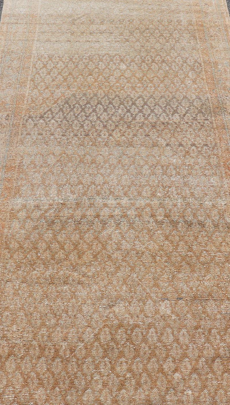 Traves de Mesa Persa Vintage Hamedan con Diseño Tribal Paisley Sub-Geométrico en venta 3