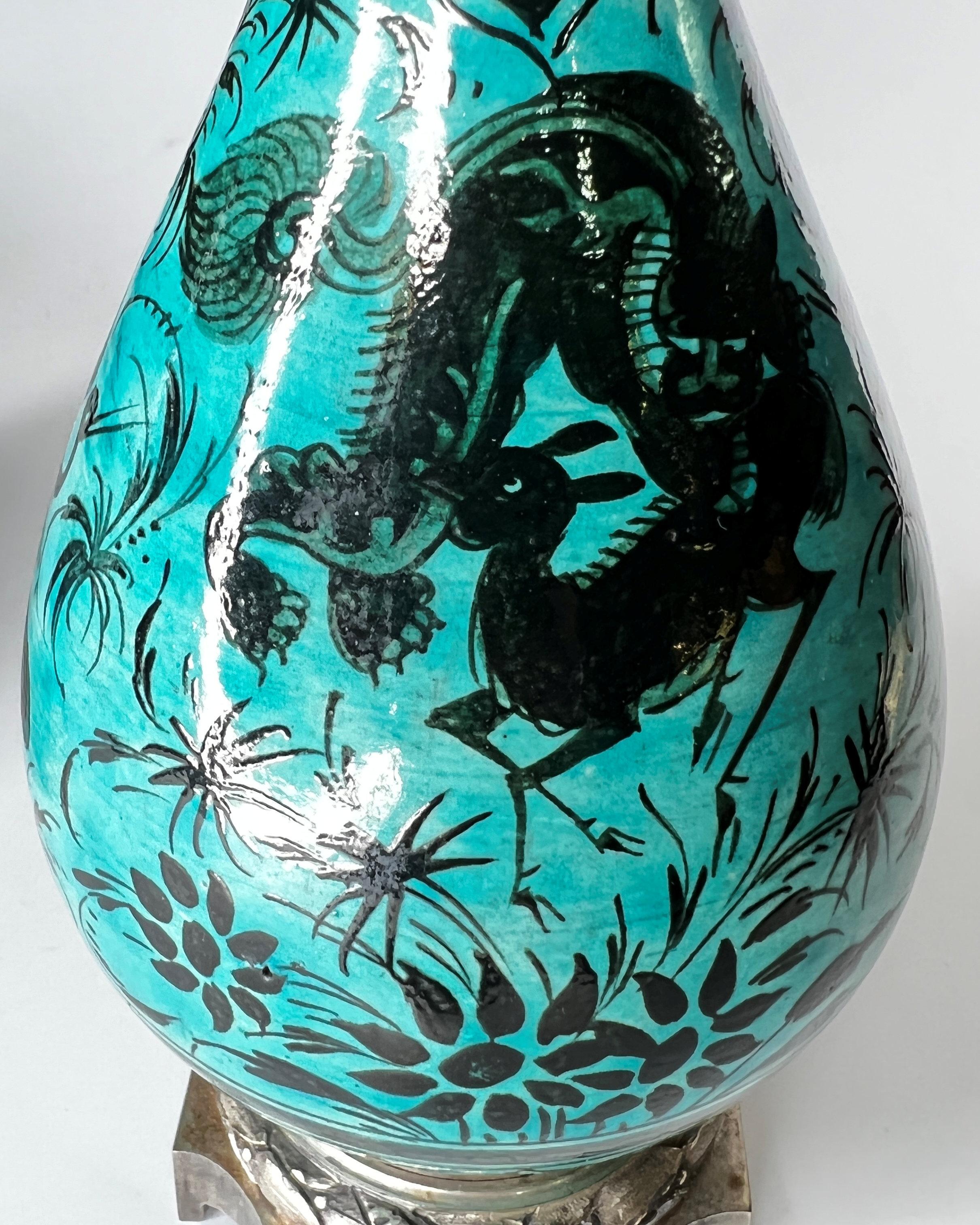 Poteries Vases à bouteilles en céramique persane attribués à Samson et Cie en vente