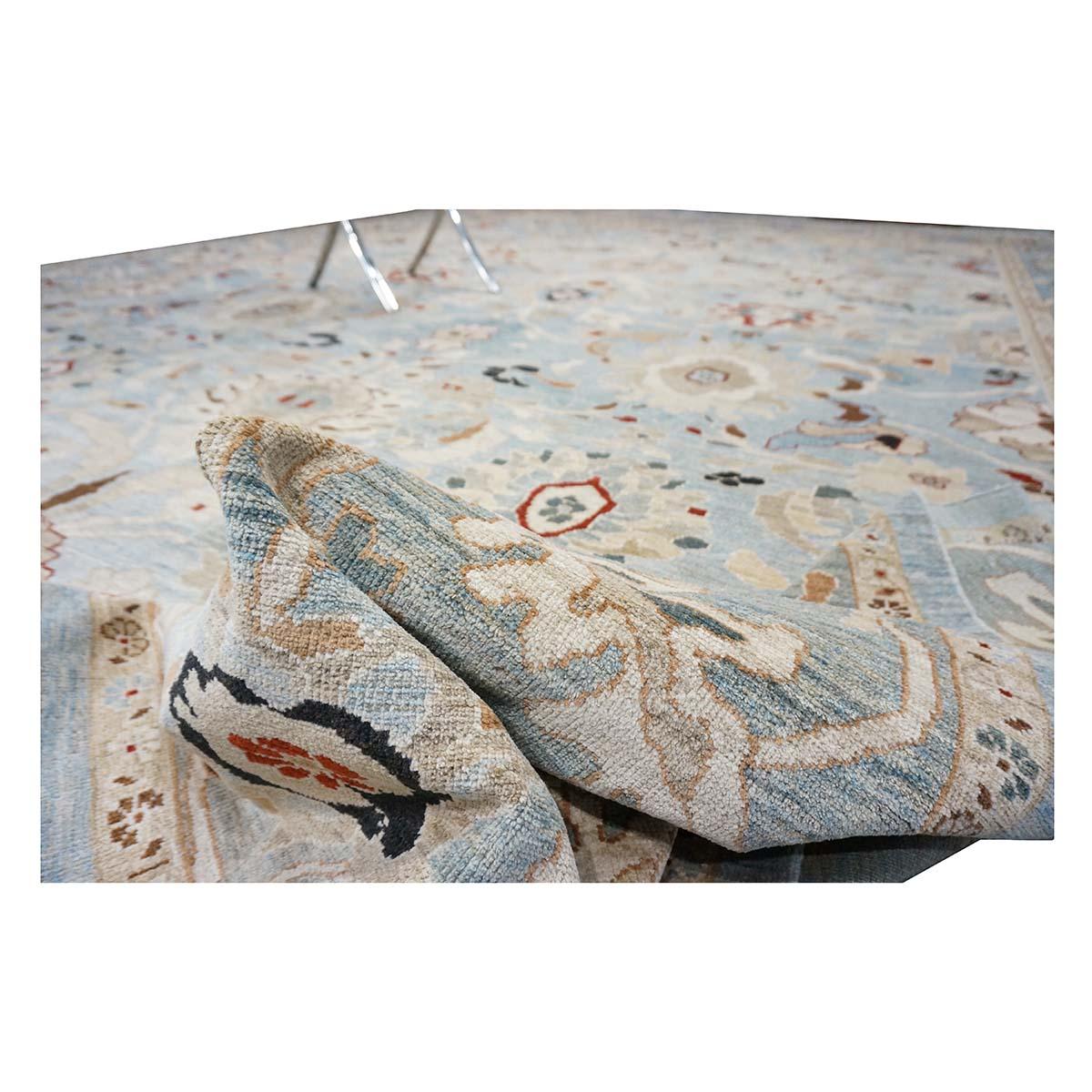 Persian Wool Sultanabad 14 x 20 Ivory, Light Blue & Rust Handmade Area Rug (Handgeknüpft) im Angebot