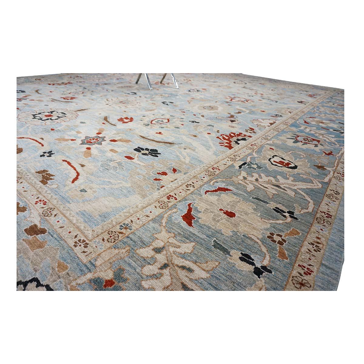 Persian Wool Sultanabad 14 x 20 Ivory, Light Blue & Rust Handmade Area Rug im Zustand „Hervorragend“ im Angebot in Houston, TX