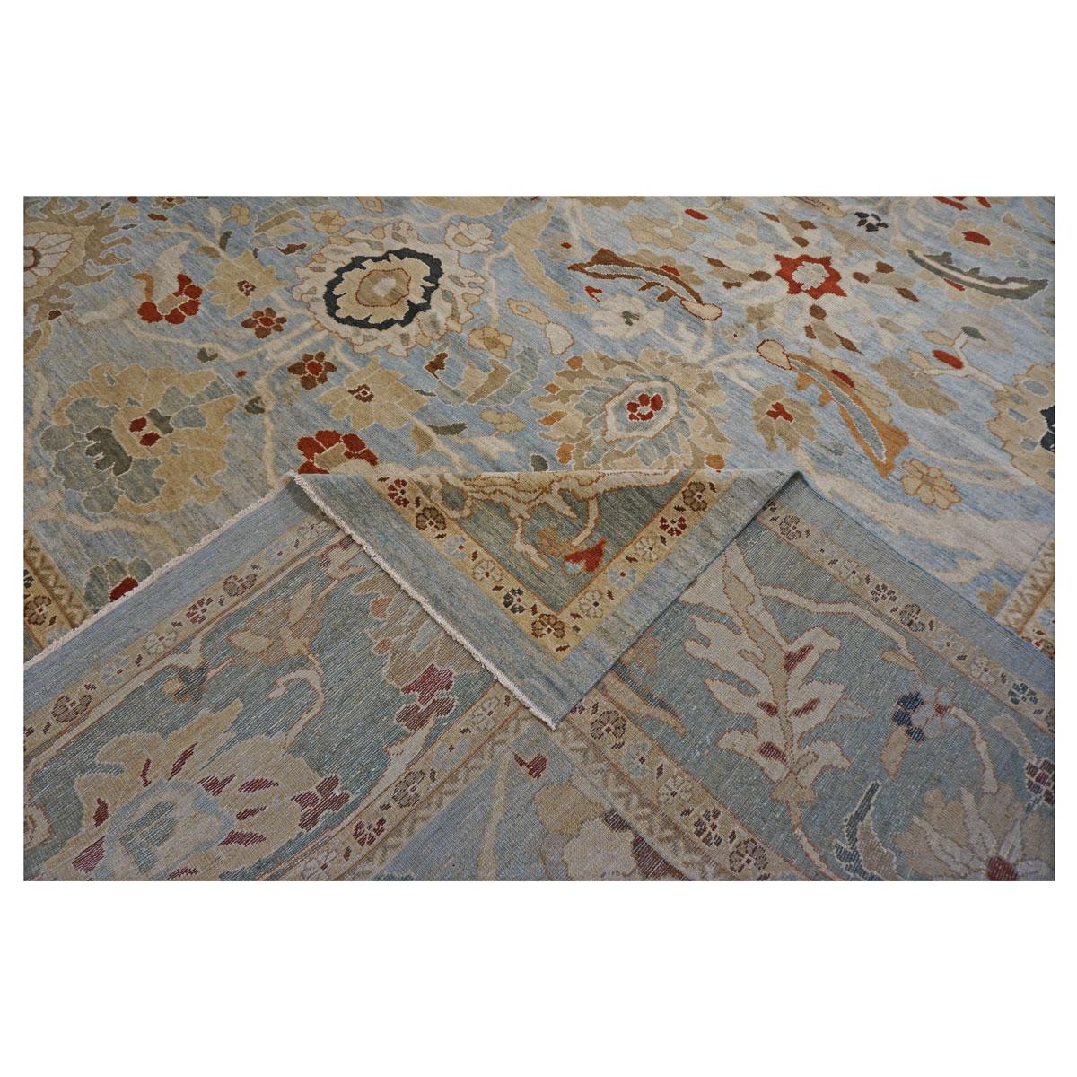 Persian Wool Sultanabad 14 x 20 Ivory, Light Blue & Rust Handmade Area Rug (21. Jahrhundert und zeitgenössisch) im Angebot