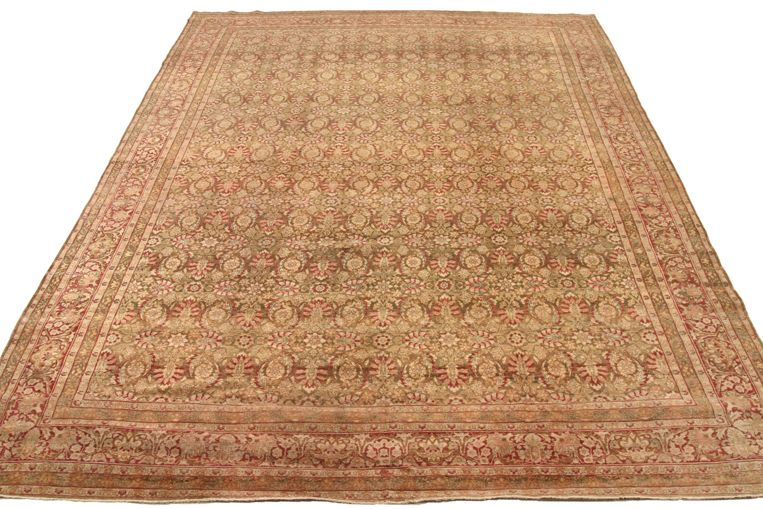 Découvrez l'élégance des tapis persans Yazd de Circa 1880. Conçu avec une attention méticuleuse aux détails, ce design exclusif est parfait pour mettre en valeur votre espace.