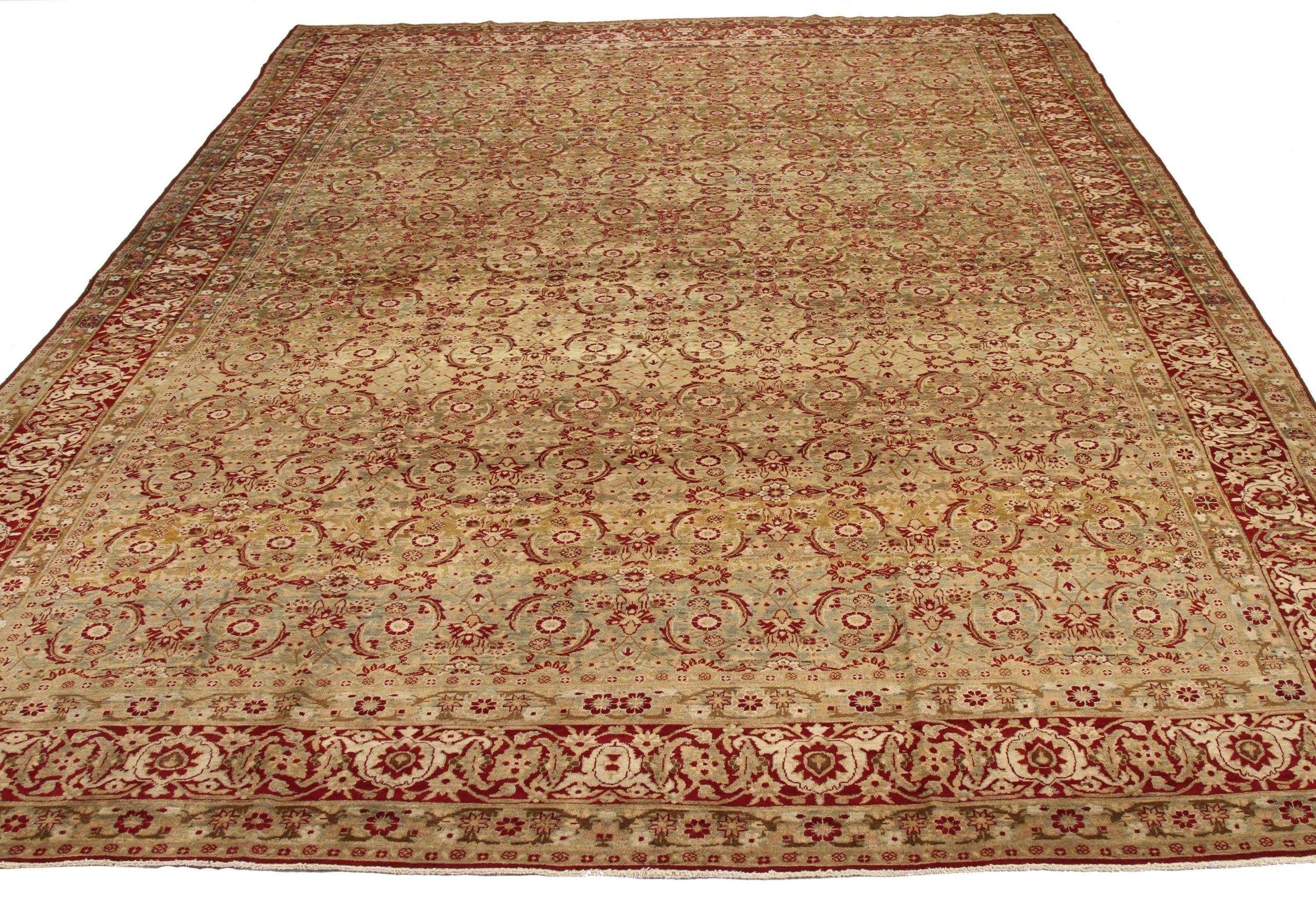 Scopri l'eleganza dei tappeti persiani Yazd. Progettato con una meticolosa attenzione ai dettagli, questo design esclusivo è perfetto per valorizzare il tuo spazio.