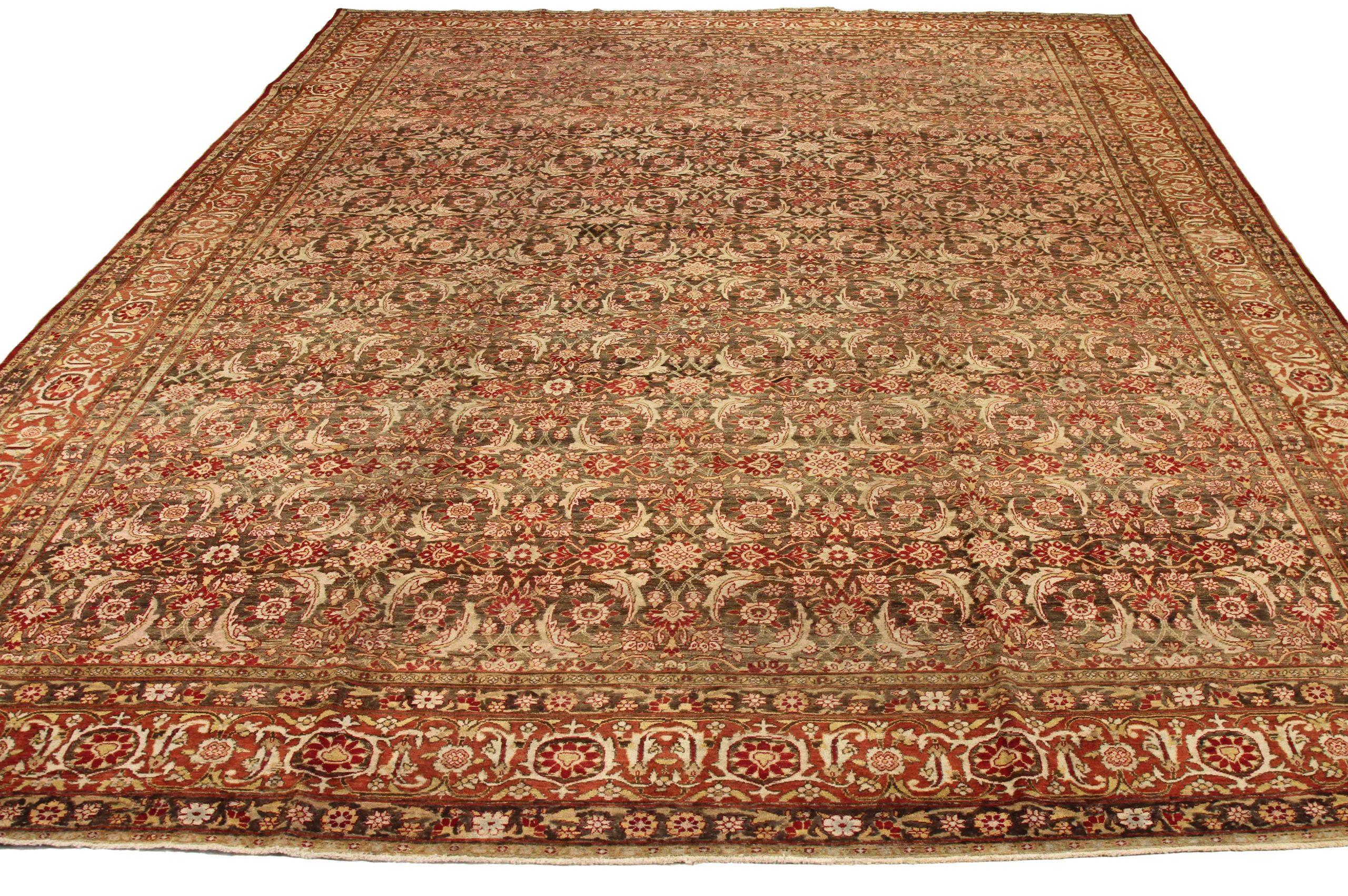 Scopri l'eleganza dei tappeti persiani Yazd. Progettato con una meticolosa attenzione ai dettagli, questo design esclusivo è perfetto per valorizzare il tuo spazio.