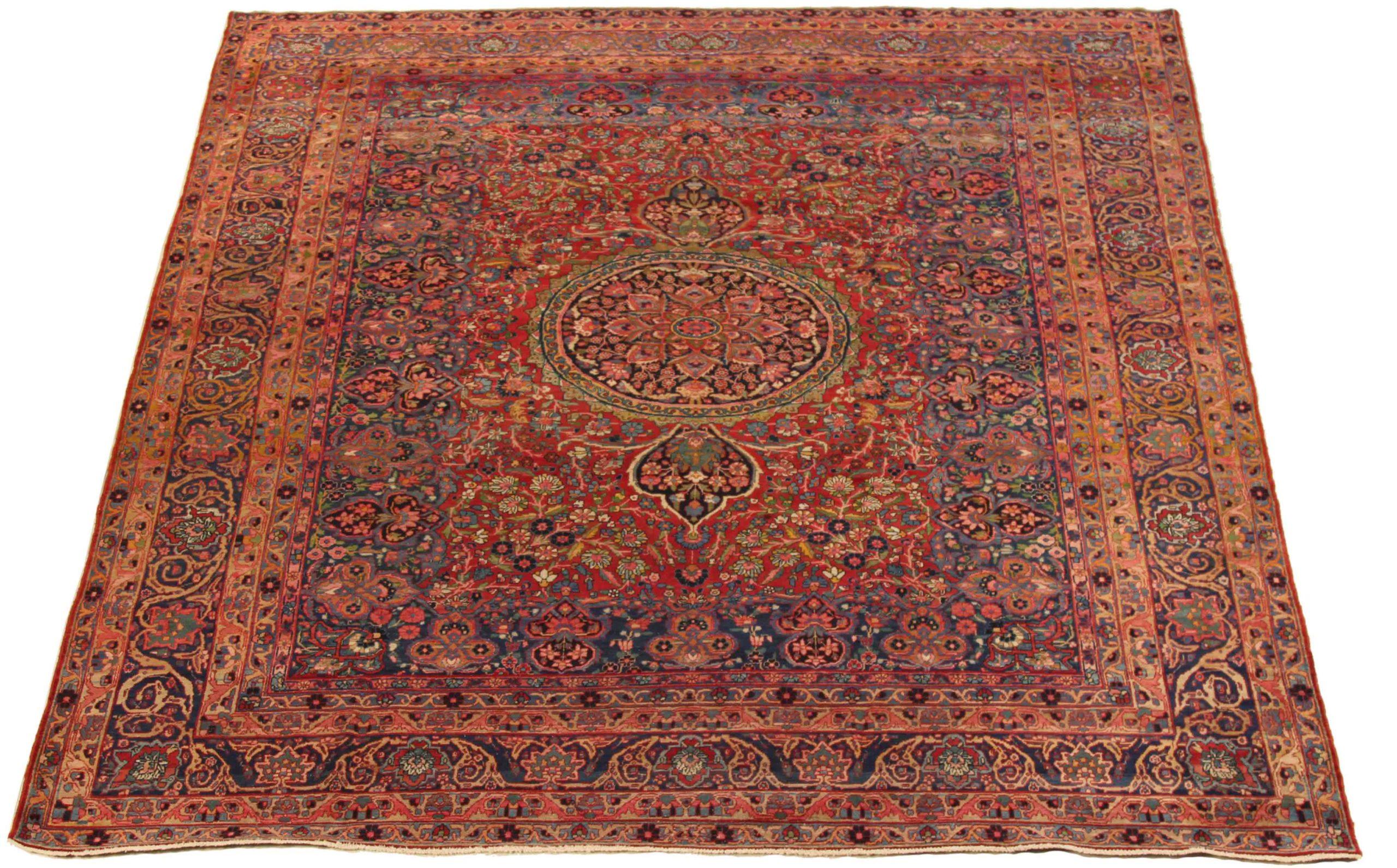 Scopri l'eleganza dello Yazd persiano con una splendida lavorazione artigianale del 1880 circa. Progettato con una meticolosa attenzione ai dettagli, questo design esclusivo è perfetto per valorizzare il tuo spazio.