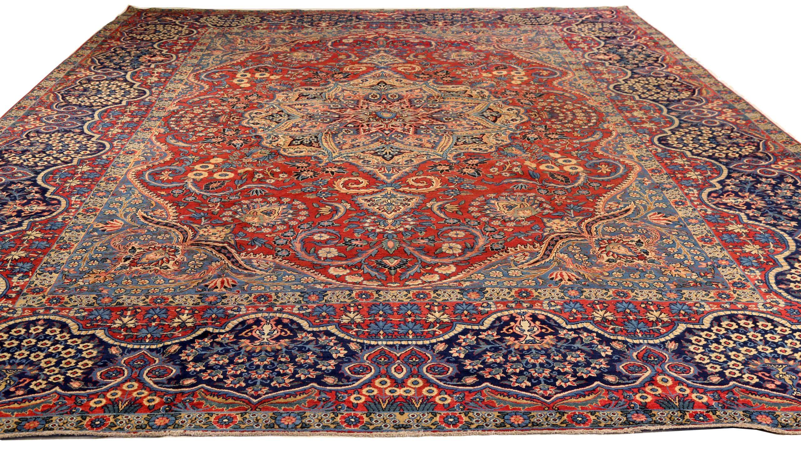 Découvrez l'élégance du tapis persan Yazd de Circa 1940. Conçu avec Wool et BlueRedYellow, ce design exclusif est parfait pour mettre en valeur votre espace.