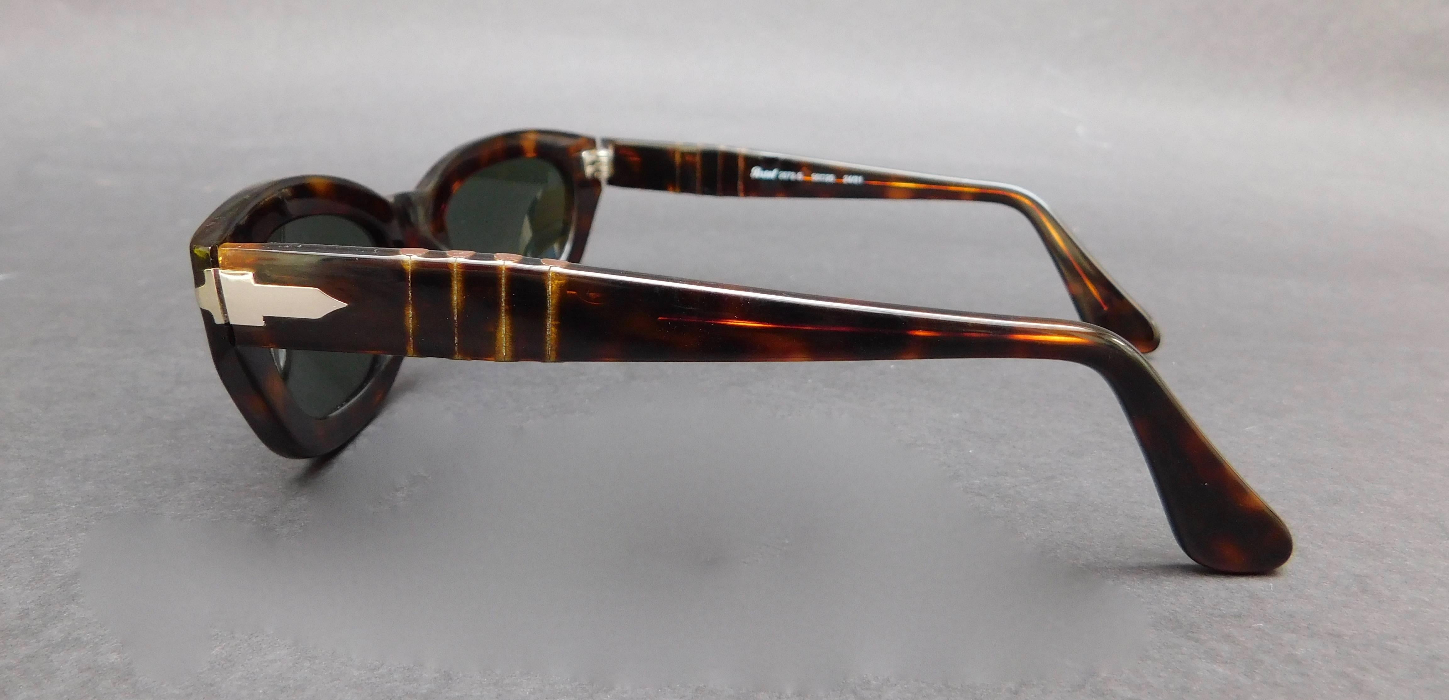 Persol Model 2572-s Brown Tortoise Sunglasses In Good Condition In Antwerp, BE