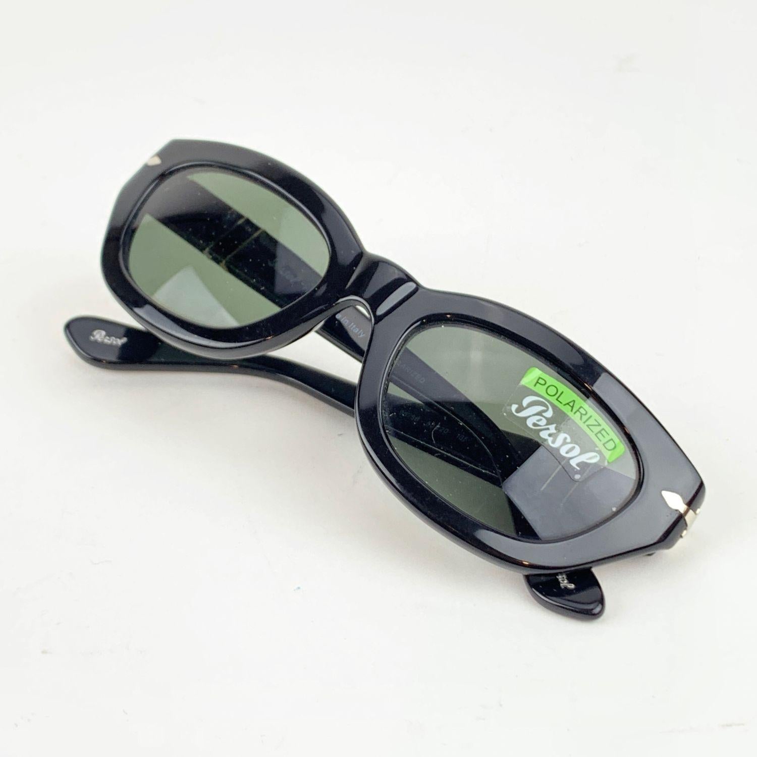PERSOL Vintage Sonnenbrille- Modell: 2873-S. Rahmen aus schwarzem Acetat. Original Persol Polarisierte grüne Gläser. 100% UV-Schutz. (PERSOL-Zeichen auf jedem Glas). Meflecto-System an den Bügeln (2 Metallstifte, die vertikal in die Ohrbügel