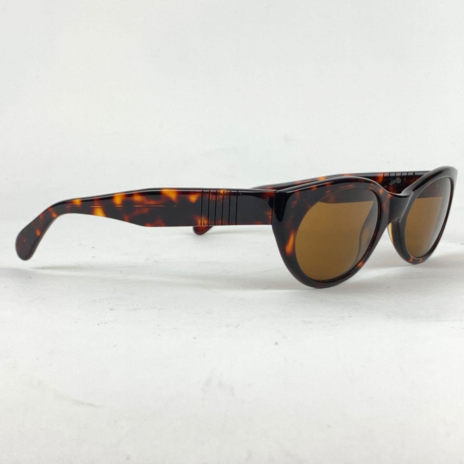 PERSOL Vintage Sunglasses- Model: 660. Brown havana acetate frame, with original Persol brown 100% UV protection lenses. Flexible temples. Made in Italy. Style & Refs:660 - 54/21 - 140 - 24


Details

MATERIAL: Acetate

COLOR: Brown

MODEL: