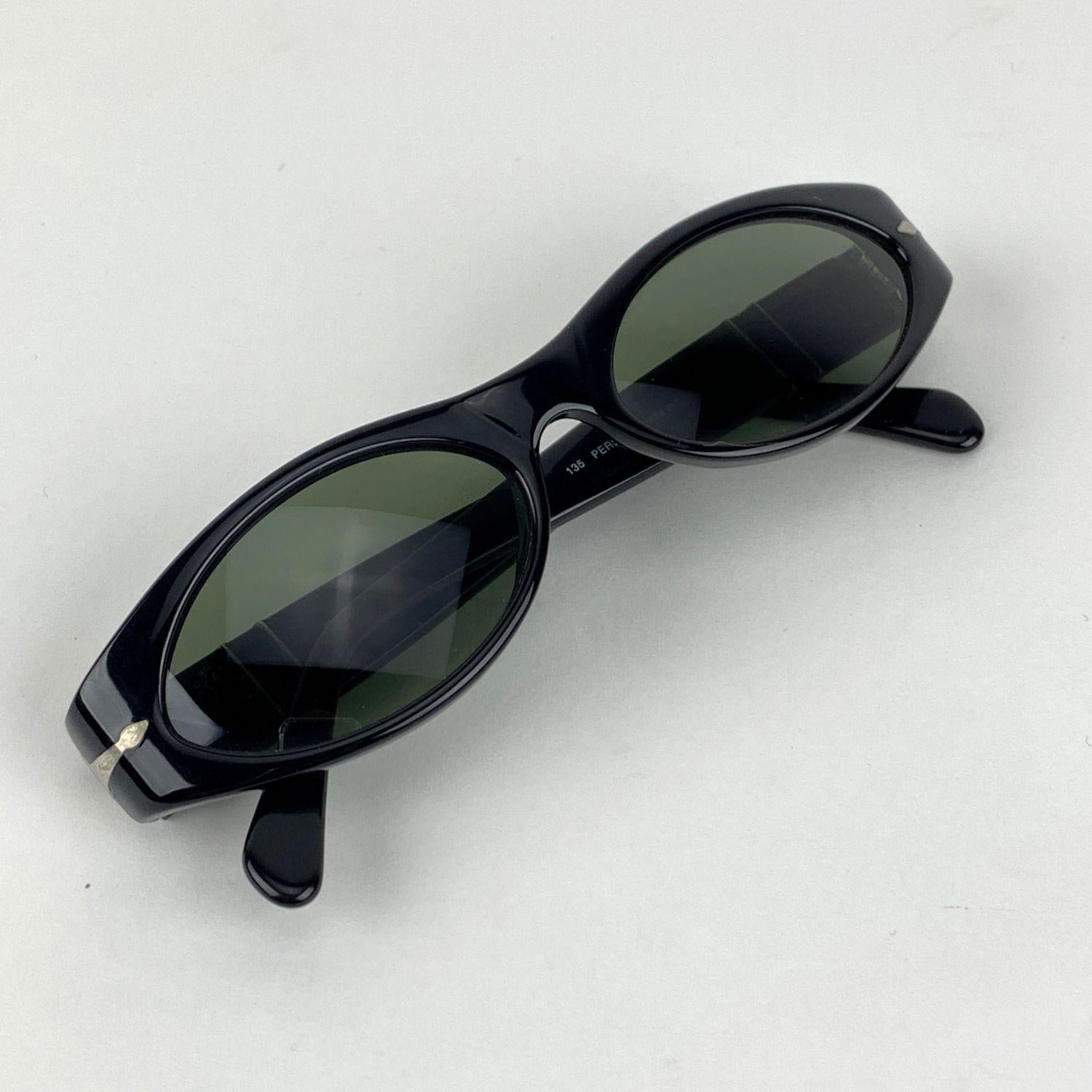 Persol Vintage Mint Oval Black 2544-S Sunglasses 53-17 135 mm In Excellent Condition In Rome, Rome