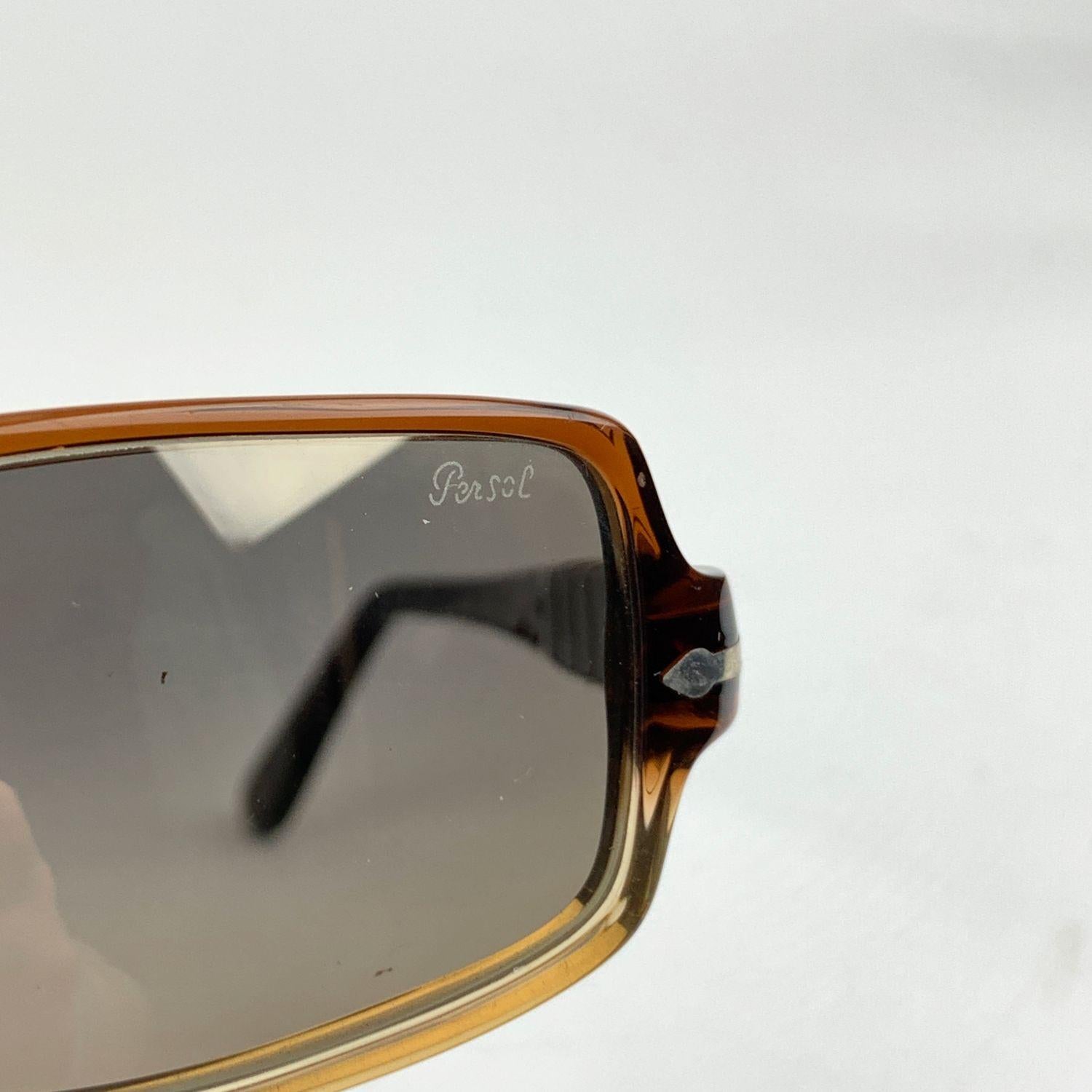 Brown Persol Vintage Mint Sunglasses 2687-S Photo Chromatic 55/17 135 mm
