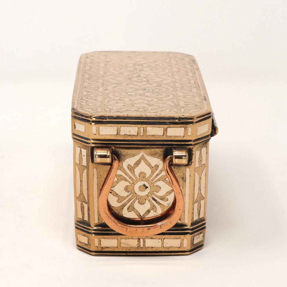 Personal size Betel Nut Box, Maranao, Southern Philippines (Mindanao) In Good Condition For Sale In Point Richmond, CA