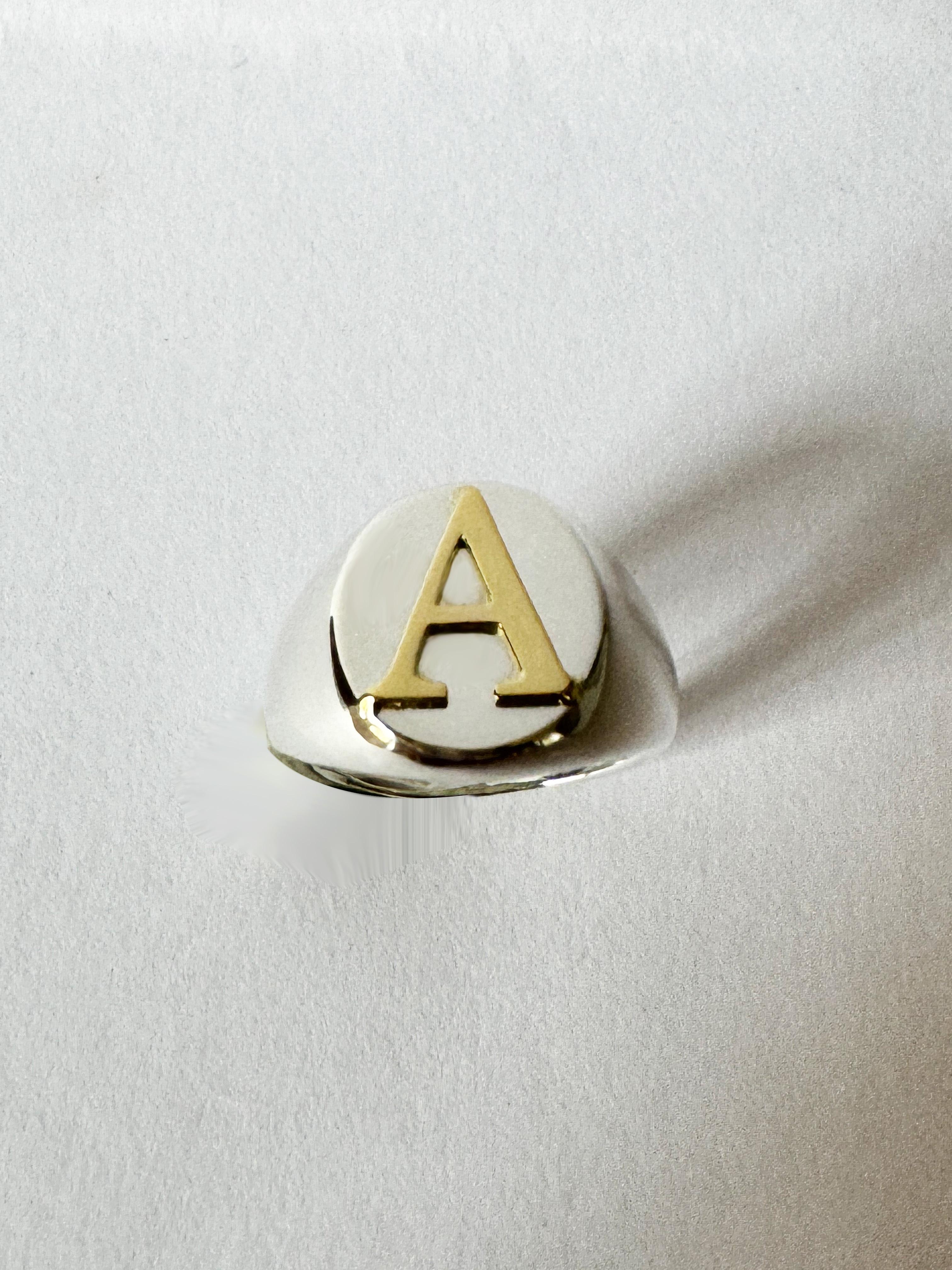 Personalise Initial Letter 18k Yellow Gold Sterling Silver Unisex Signet Ring In New Condition For Sale In Rome, IT
