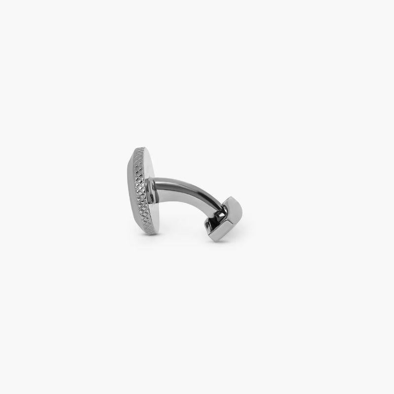Gemello con iniziali personalizzate - Q

L'importante è aggiungere un tocco personale in questa stagione natalizia. Con la nostra collezione di gemelli da polso personalizzati, puoi fare un regalo premuroso o indossarli tu stesso per elevare il tuo