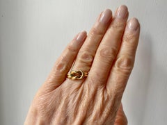 Anello personalizzato unisex con nodo di Ercole, realizzato a mano in oro giallo 18 carati