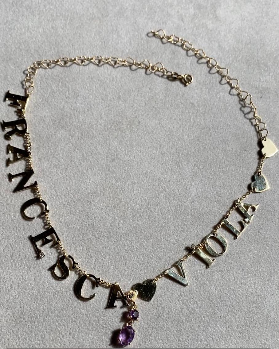 Personnalisez le nom en or jaune 18 carats, lettres, améthyste, diamants, chaîne cœurs collier en vente 4