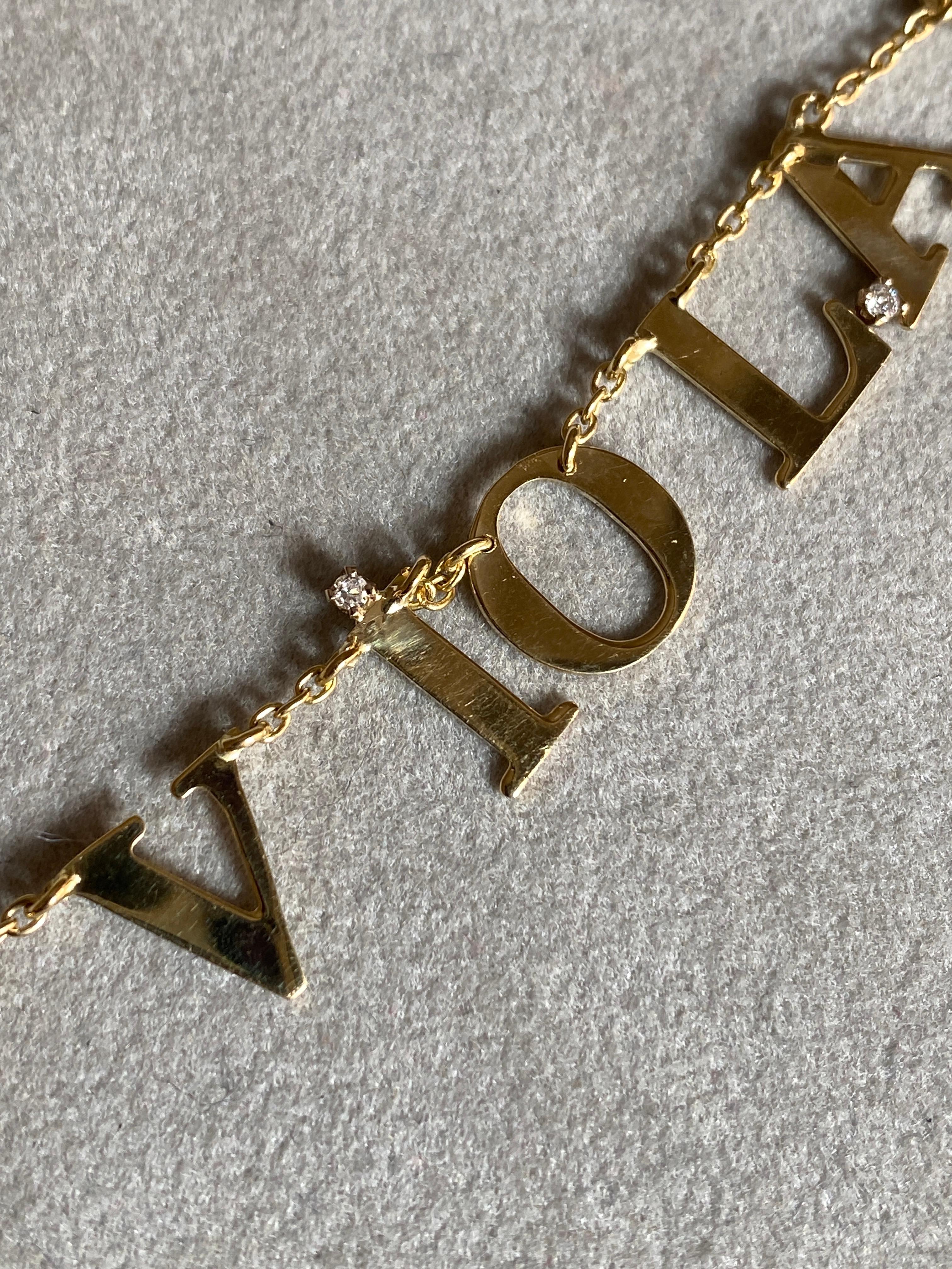 Personnalisez le nom en or jaune 18 carats, lettres, améthyste, diamants, chaîne cœurs collier Neuf - En vente à Rome, IT