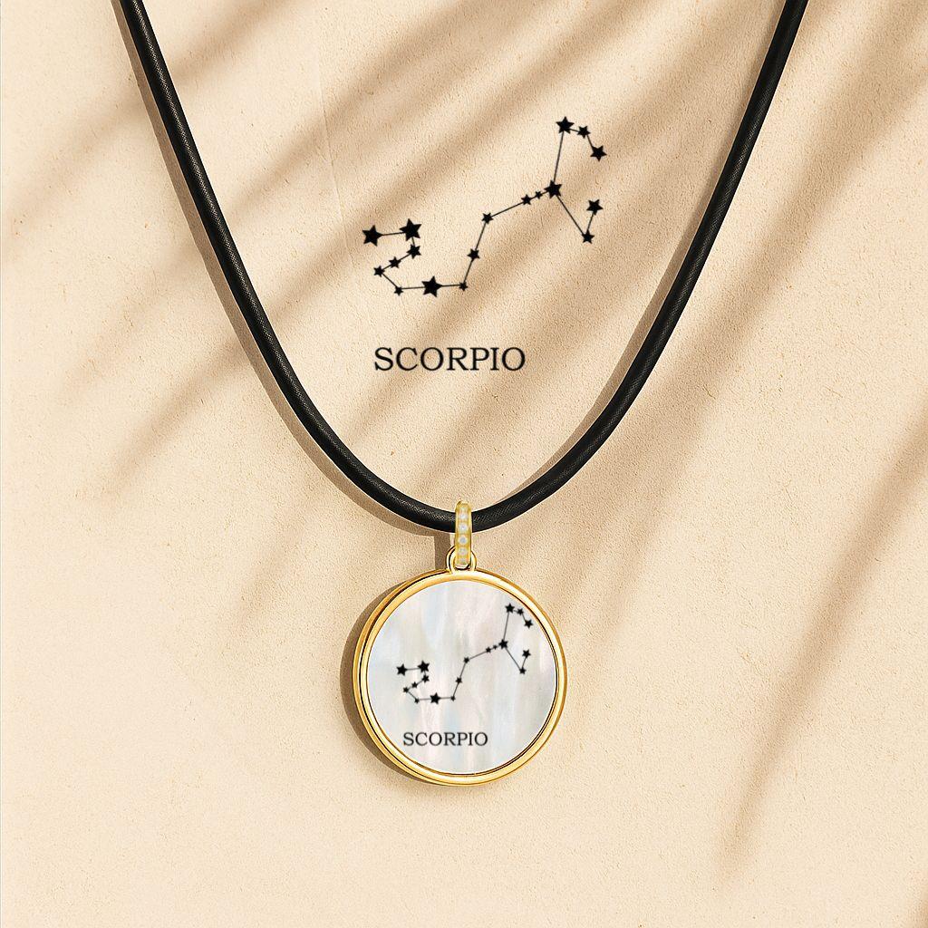 Moderne Pendentif personnalisé du signe du Zodiac Scorpion - pendentif personnalisé avec photo ou image en vente