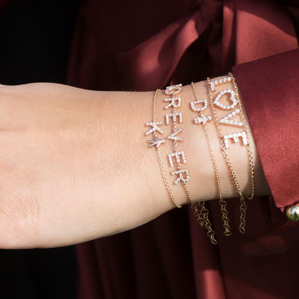 Personalisiertes und anpassbares Charm-Armband aus 18 Karat Gold mit Diamantkette (Moderne) im Angebot