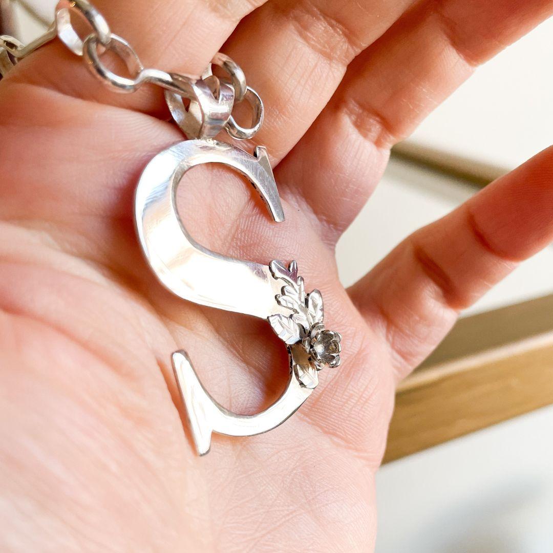Dolores Ortega Botanical Initial Necklace in 925 Sterling Silver For Sale 6