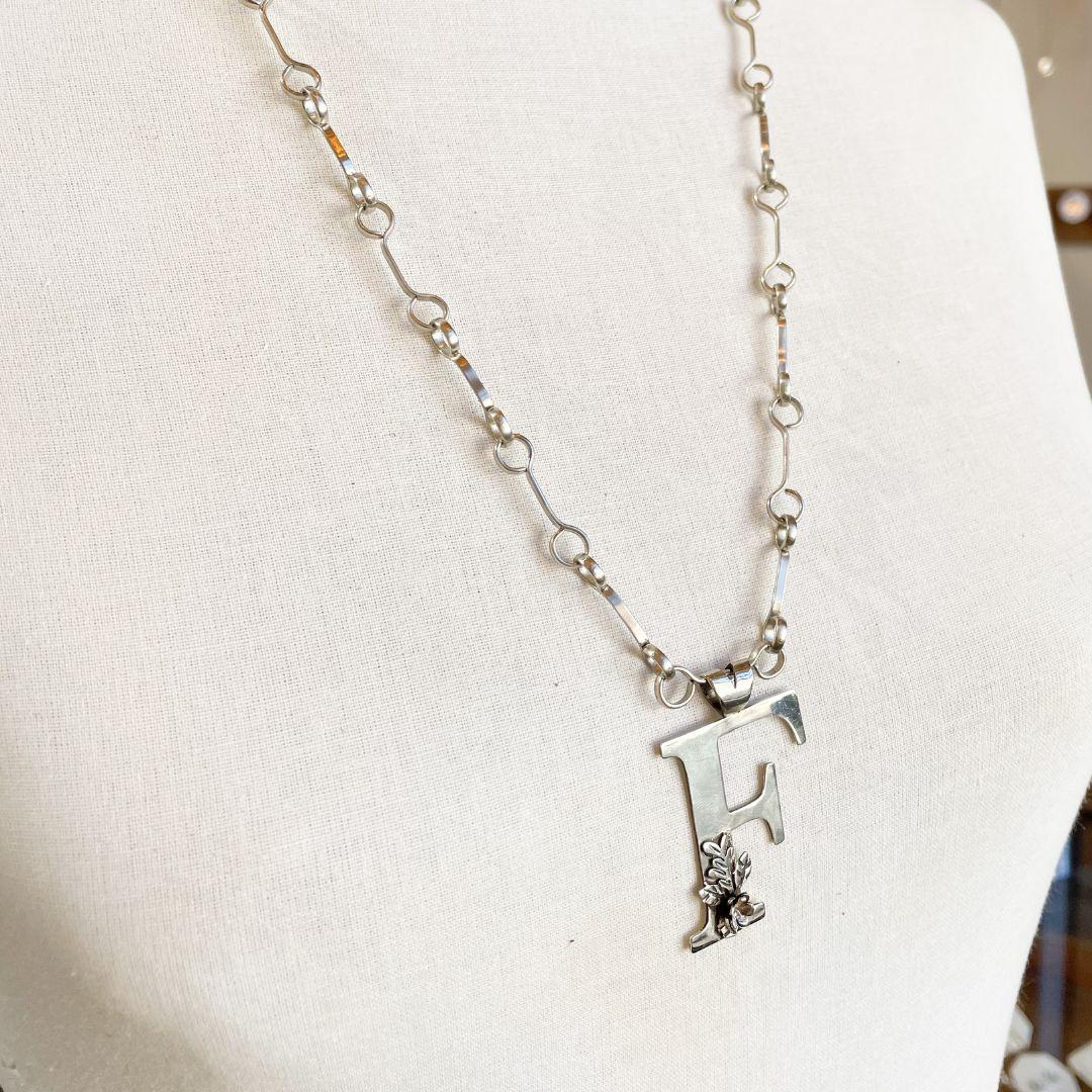 Dolores Ortega Botanical Initial Necklace in 925 Sterling Silver For Sale 8