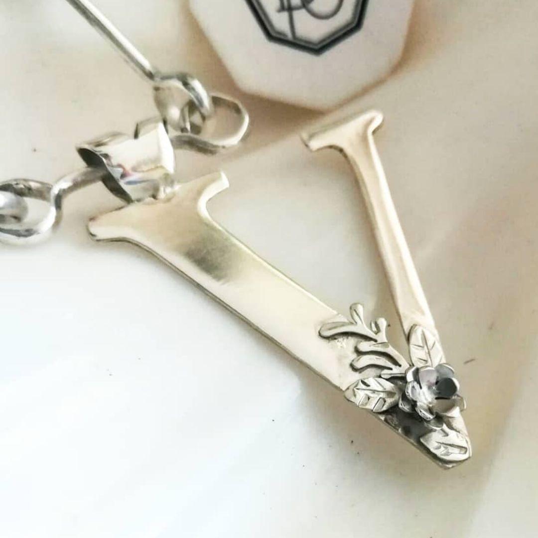 Dolores Ortega Botanical Initial Necklace in 925 Sterling Silver For Sale 12