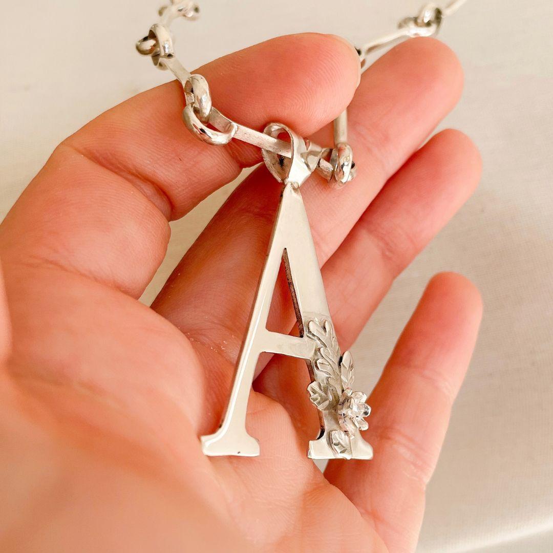 Dolores Ortega Botanical Initial Necklace in 925 Sterling Silver In New Condition For Sale In Pigüé, AR