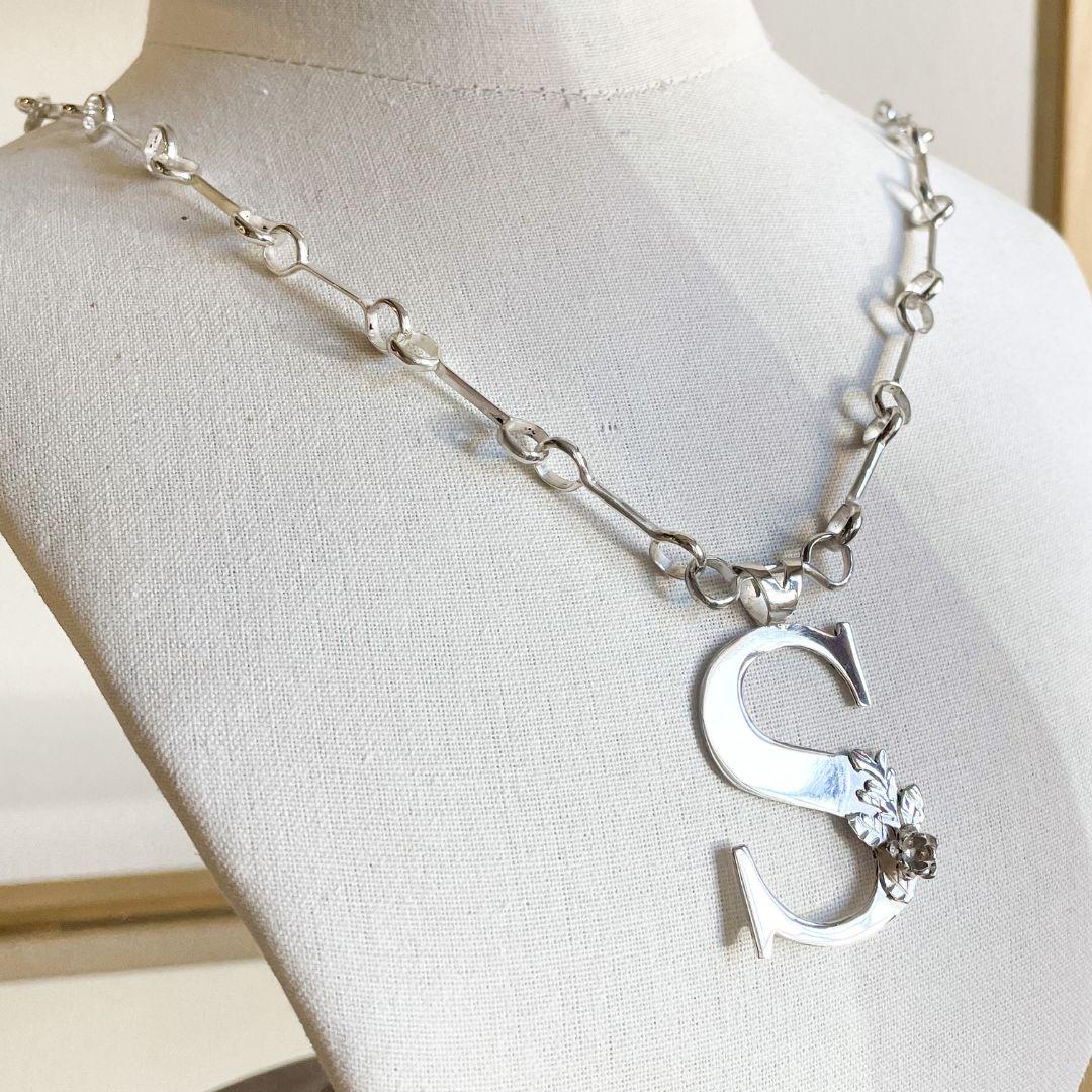 Dolores Ortega Botanical Initial Necklace in 925 Sterling Silver For Sale 1