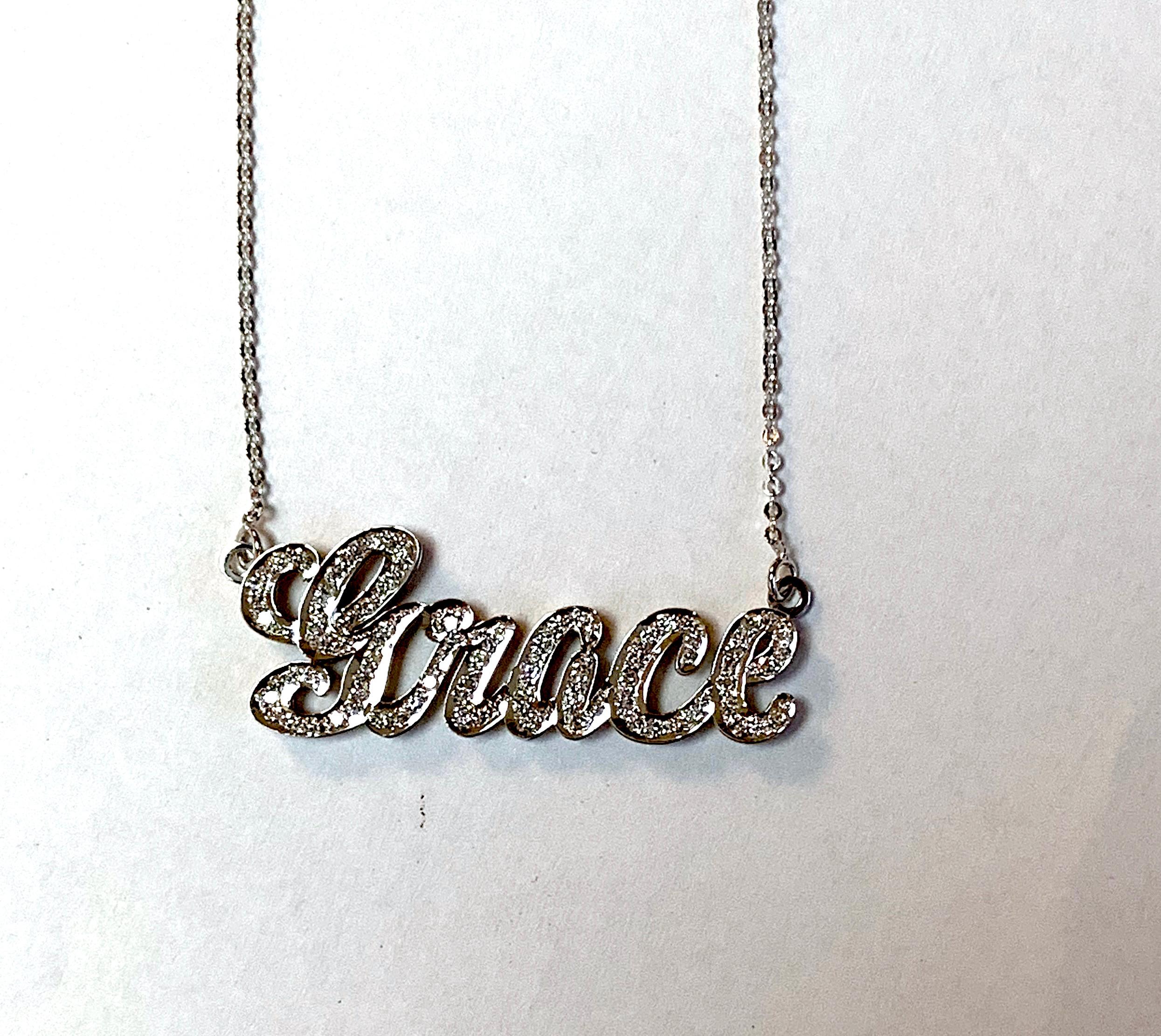 Personalized Customizable Round Diamond Nameplate Name Letter Necklace Pendant  For Sale 1