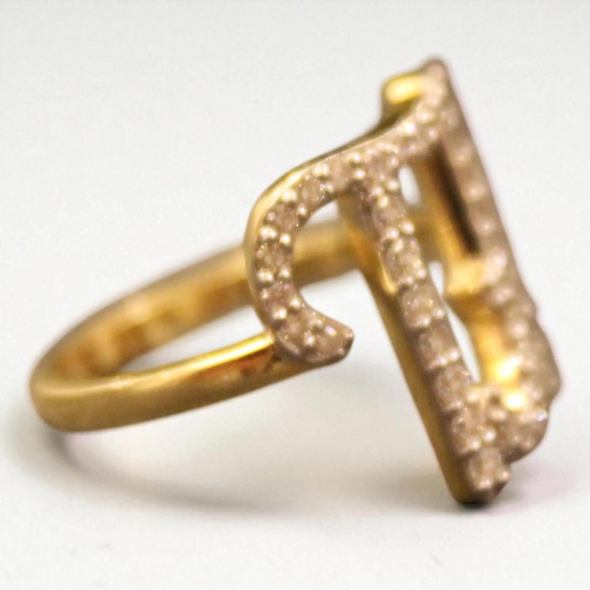 Anello personalizzato con doppia iniziale e diamante in oro massiccio 14k (certificato) In condizioni Nuovo in vendita a New Delhi, DL