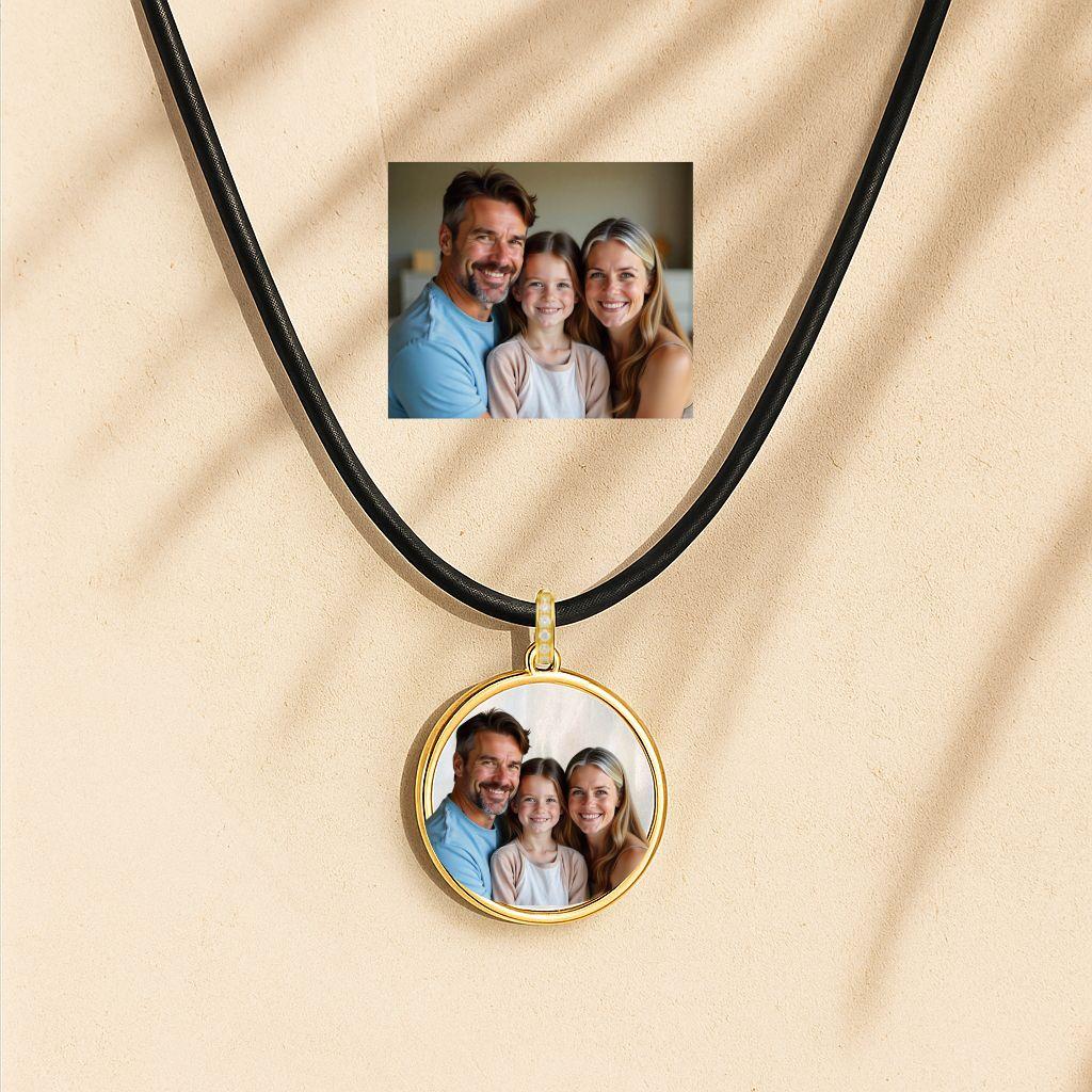 Ciondolo con ritratto personalizzato, ciondolo con ritratto di famiglia, regalo commemorativo, collana da donna, argento 925, madreperla intagliata.

Ciondolo personalizzato con foto, immagine o messaggio!

Inviaci un'immagine o un messaggio che