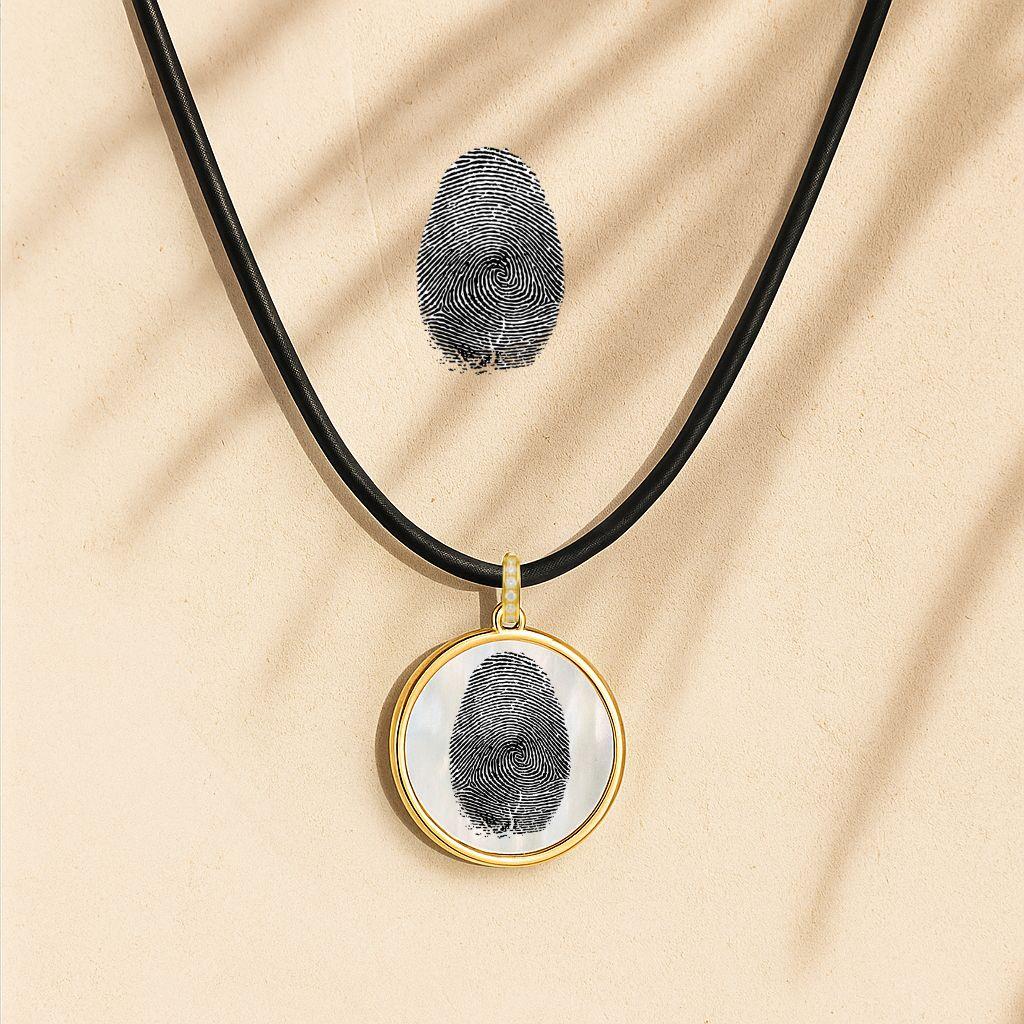 Collier à pendentif d'empreintes digitales personnalisées. Bijoux - Pendentif personnalisé avec empreinte digitale. Pendentif portrait, collier pour femmes, argent 925, nacre ciselée.

Pendentif personnalisé avec photo, image ou message ! 

Si vous