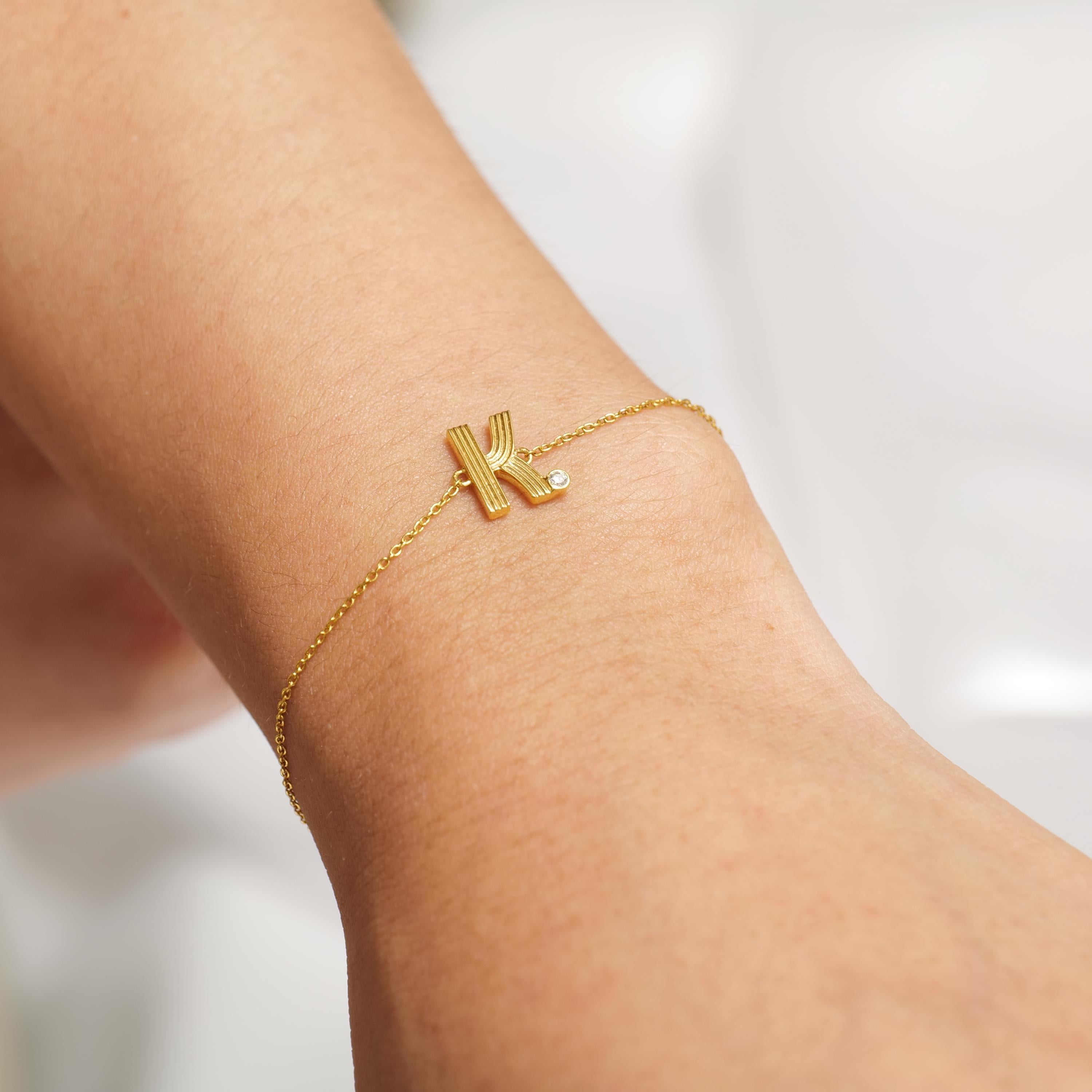 Taglio rotondo Bracciale a catena personalizzato con diamanti iniziali a forma di flauto in oro massiccio 14k (certificato) in vendita