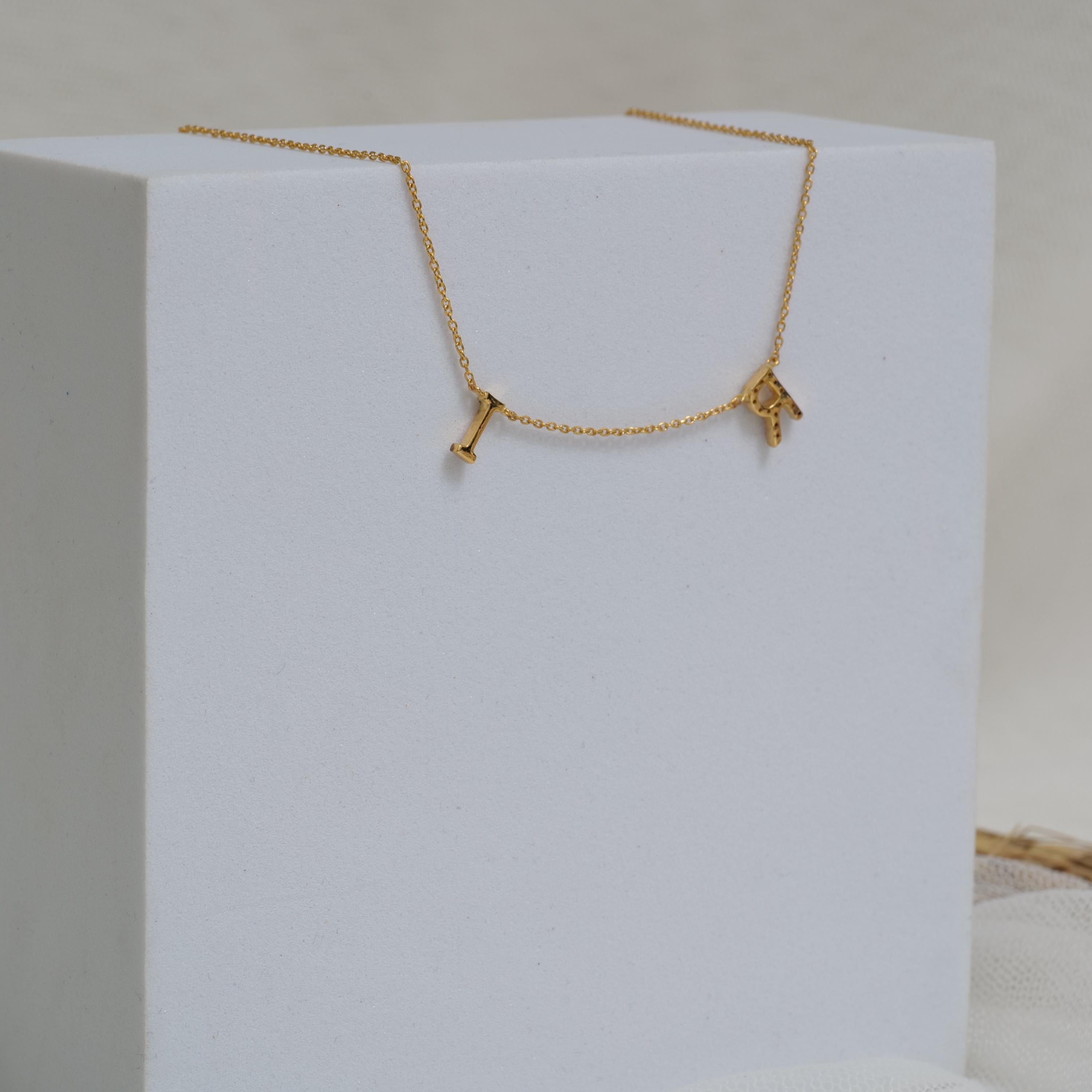 Personalisierte Initiale Charme Diamant-Halskette in 14k Solid Gold (zertifiziert) Damen im Angebot