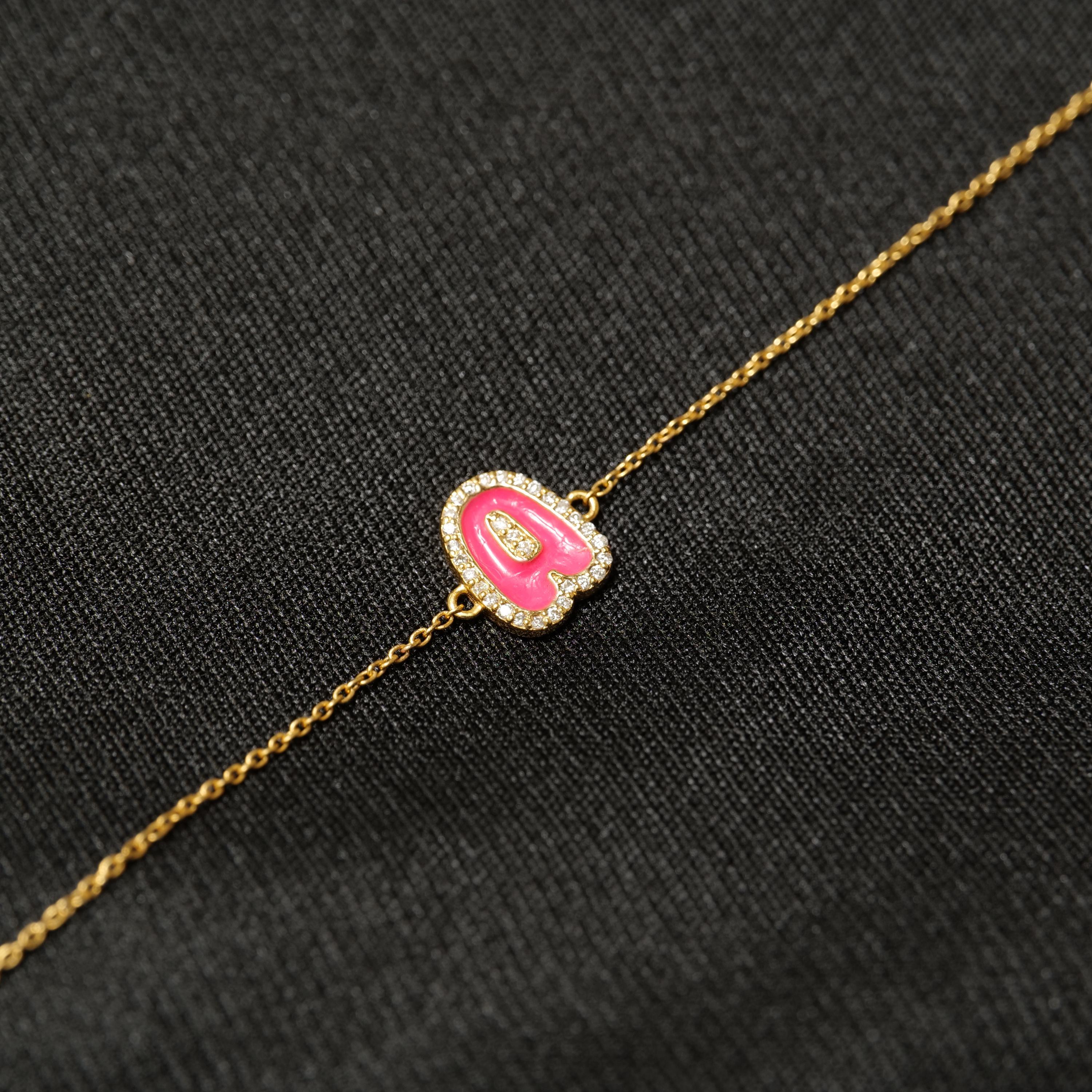Pulsera personalizada con halo de iniciales y esmalte de diamantes en oro macizo de 14k (certificado) en Nuevo estado para la venta en New Delhi, DL
