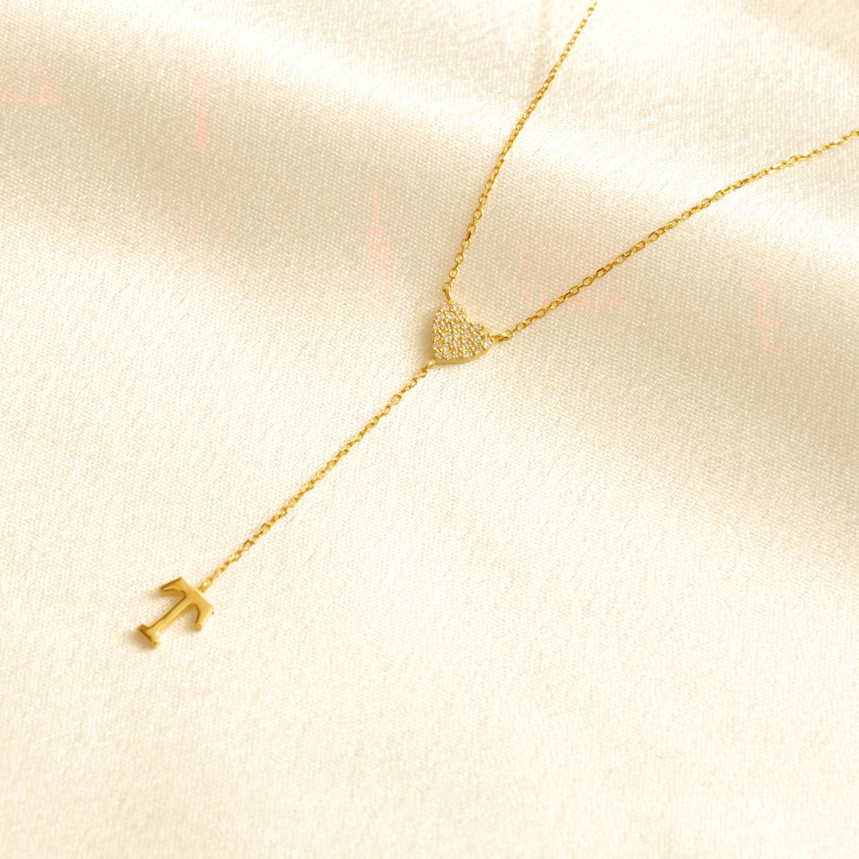 Personalisierte Initiale Herz Lariat Diamant-Halskette in 14k massivem Gold (zertifiziert) (Rundschliff) im Angebot