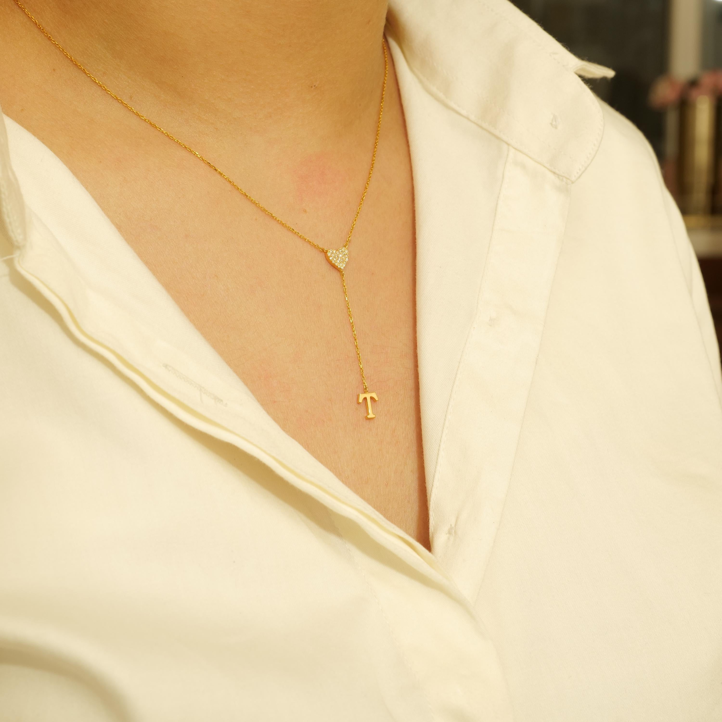 Personalisierte Initiale Herz Lariat Diamant-Halskette in 14k massivem Gold (zertifiziert) Damen im Angebot
