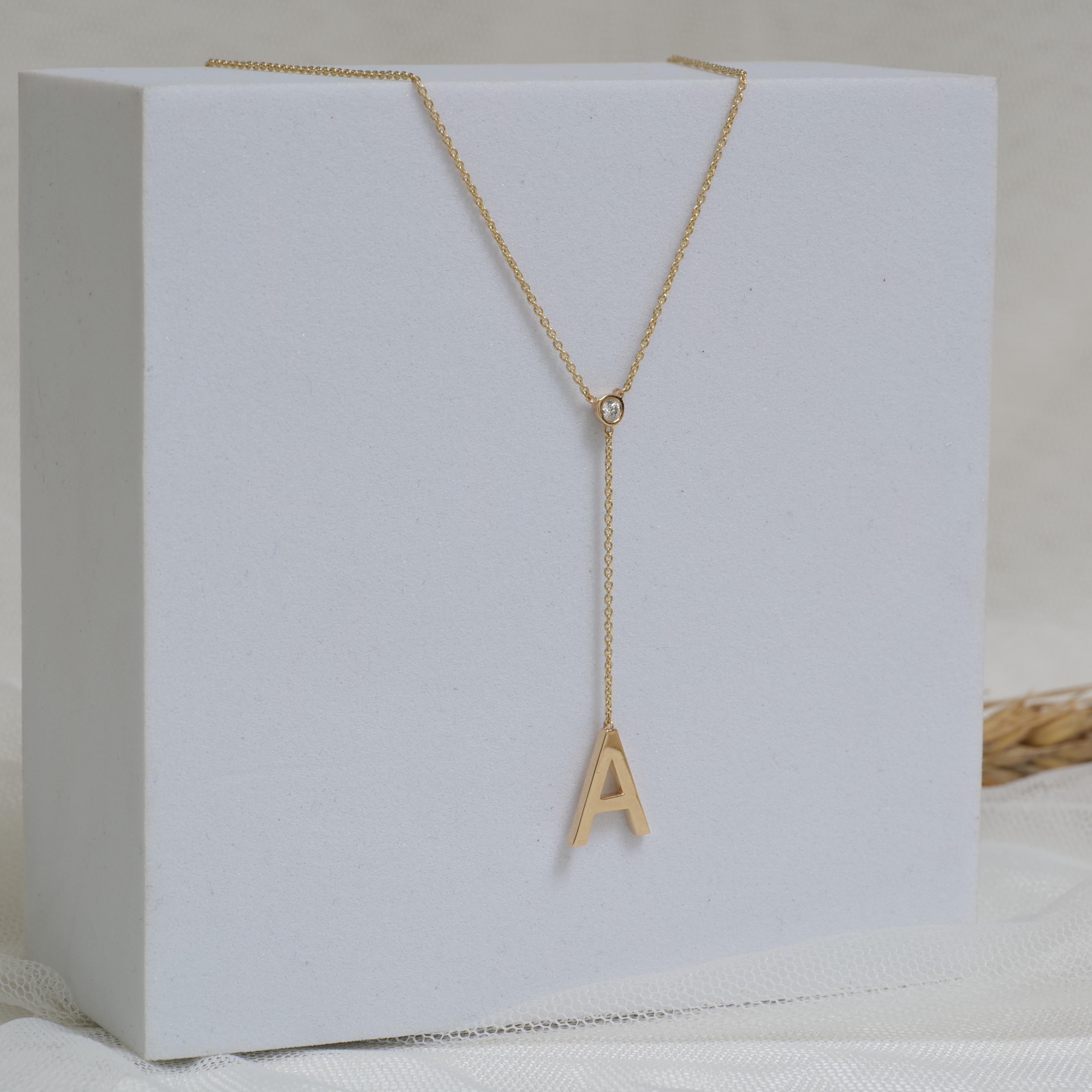 Personalisierte Initial Lariat Lünette Diamant-Halskette in 14K Solid Gold (zertifiziert) Damen im Angebot