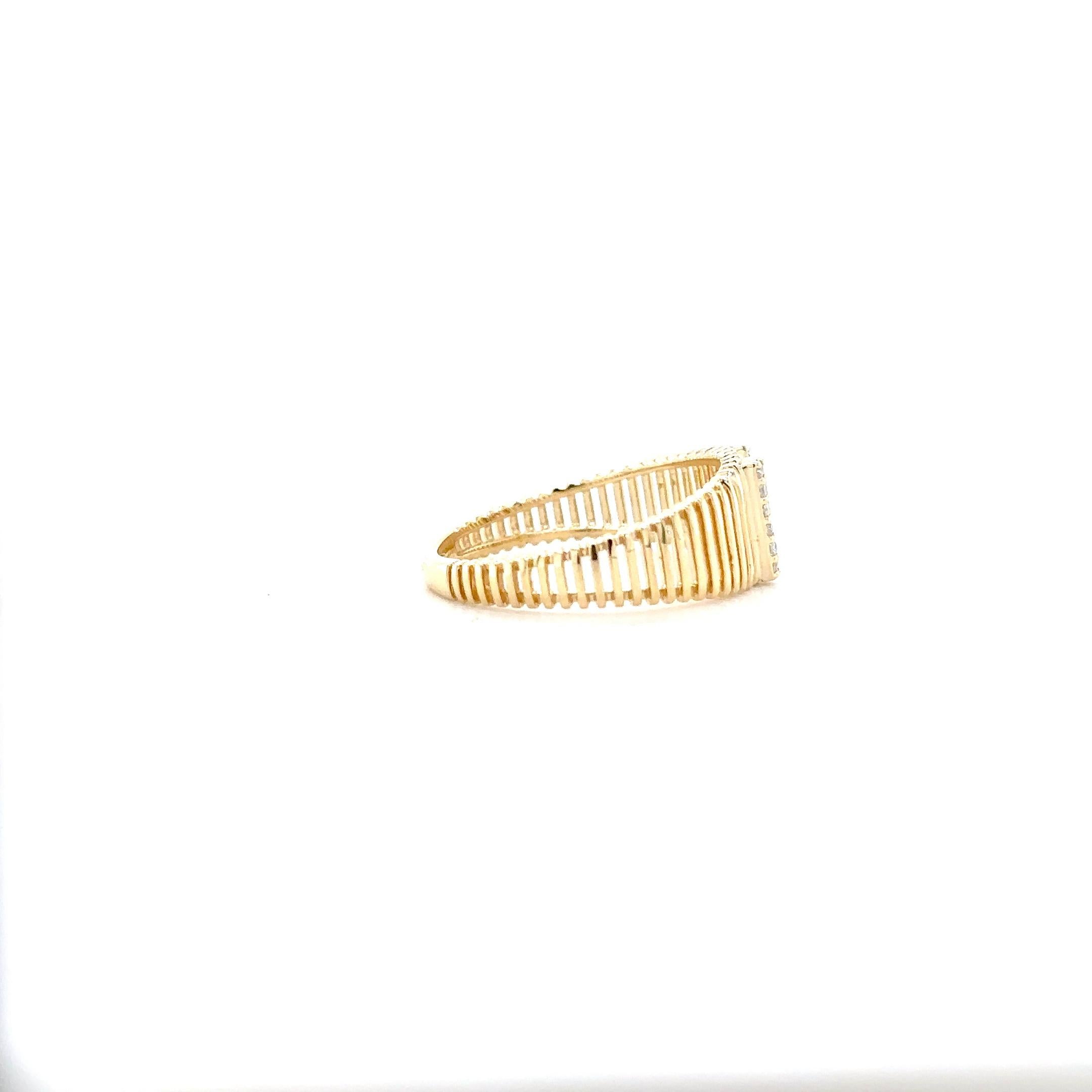 Personalized Initial Letter Diamond Ring in 14k Solid Gold (Certified) For Sale 2