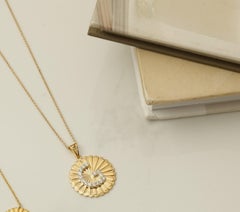 Collana personalizzata con medaglione iniziale in oro massiccio 14K (certificato)