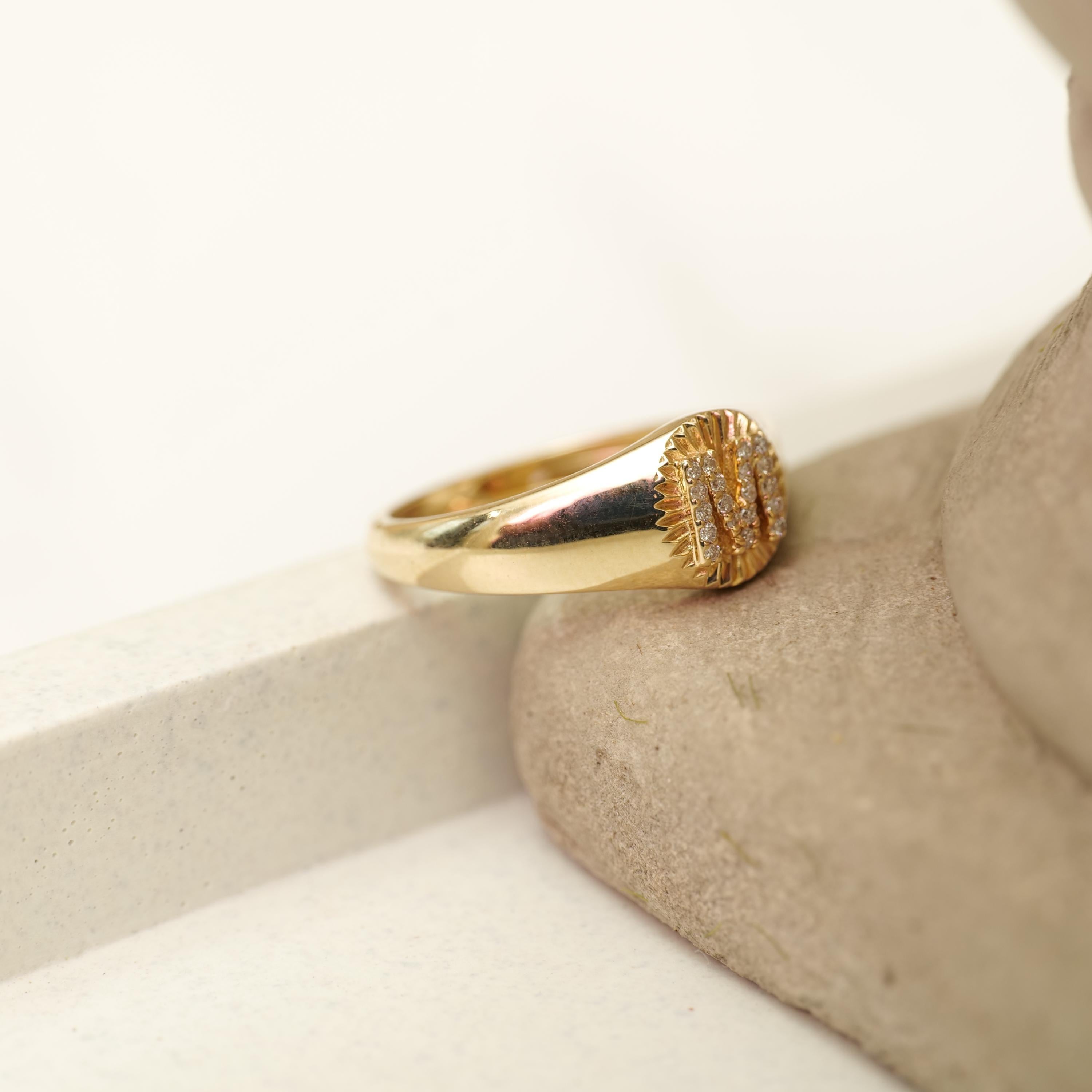 Personalized Medallion Initial Diamond Ring in 14k Solid Gold (Certified) For Sale 4