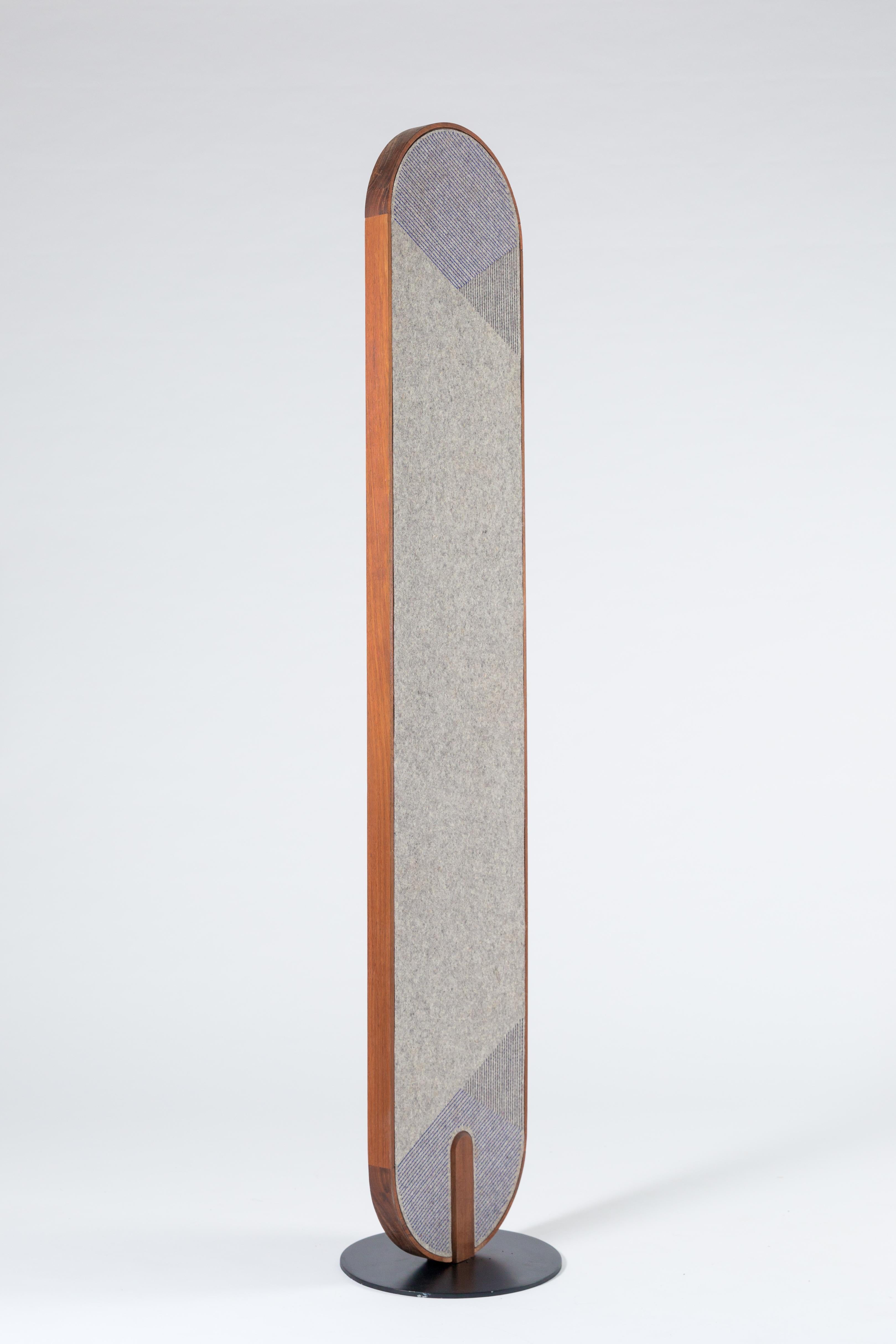 Divisorio Perspectiva di Colección Estudio
Dimensioni: P 30 x L 30 x H 163 cm
Materiali: Wood Wood, feltro di lana grigio
Disponibile anche in legno di quercia ebanizzato e in legno di tzalam.

La collezione 02 intende migliorare il nostro