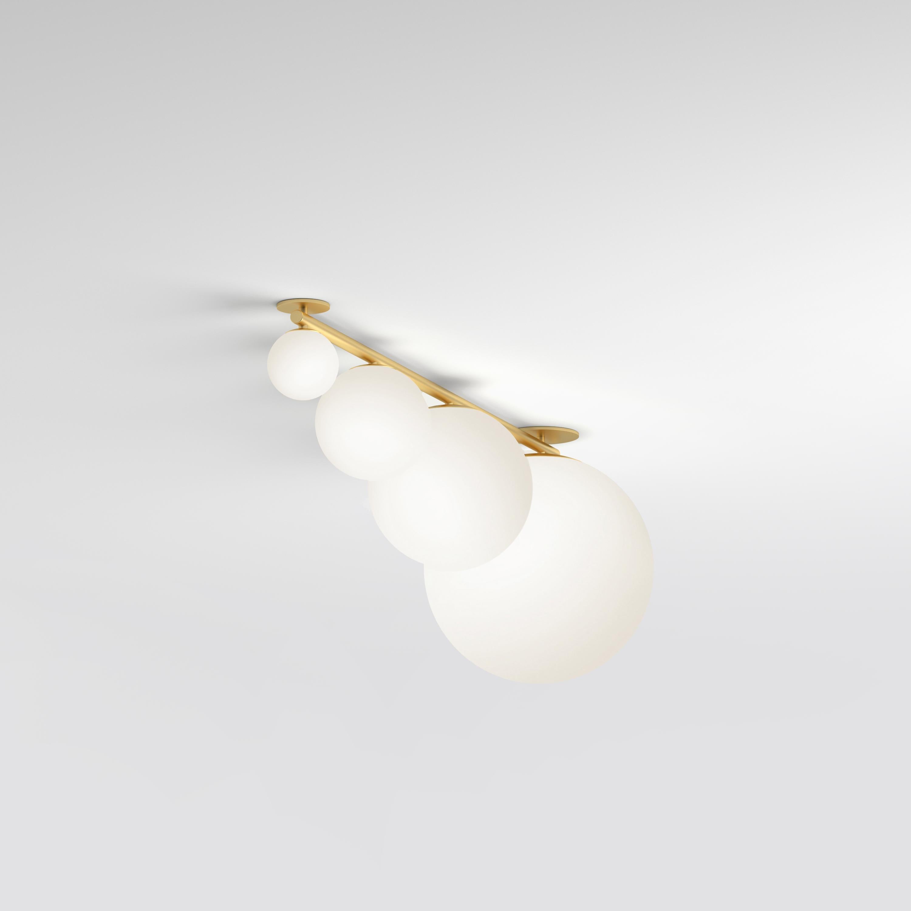 Plafoniera Perspective di Atelier A Light
Dimensioni: D 30 x L 86 x H 35 cm.
Materiali: Ottone spazzolato, vetro bianco.

Tutte le nostre lampade possono essere cablate a seconda del Paese. Se viene venduto negli Stati Uniti, sarà cablato per gli