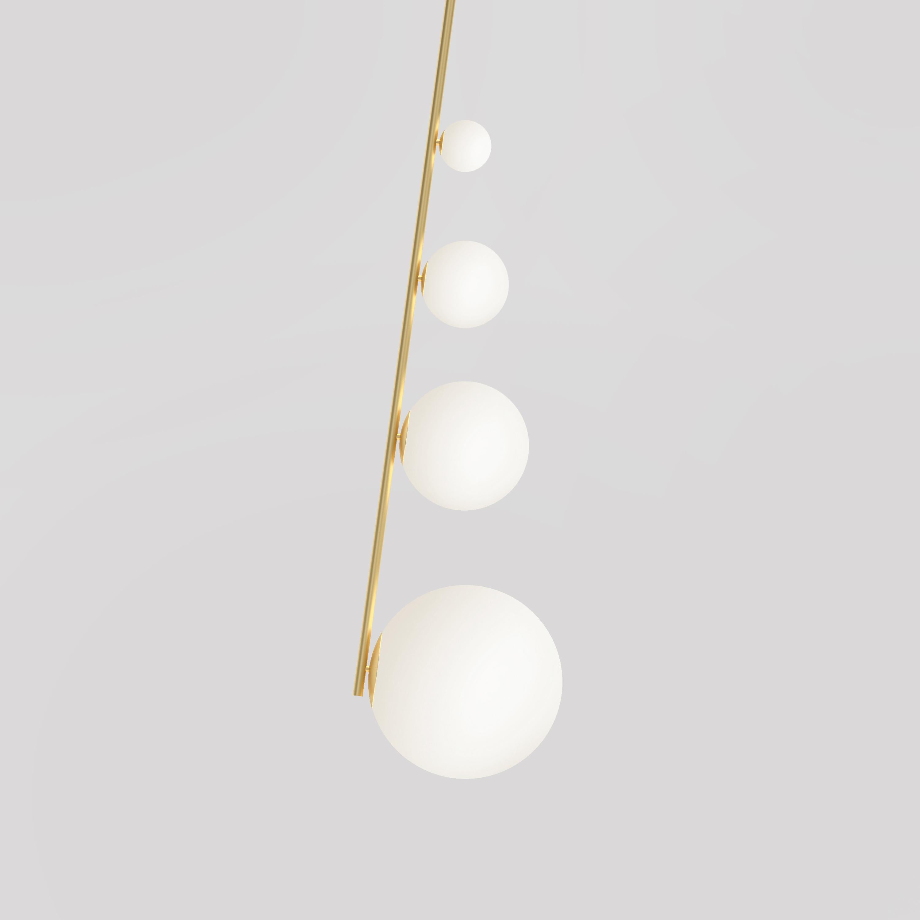 Lampada a sospensione Perspective di Atelier A Light
Dimensioni: D 32 x L 32 x H 124 cm.
Materiali: Ottone spazzolato, vetro bianco.

Tutte le nostre lampade possono essere cablate a seconda del Paese. Se viene venduto negli Stati Uniti, sarà