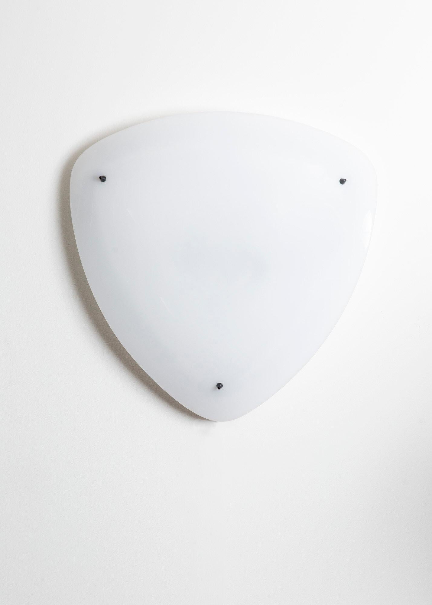 Large wall or ceiling plexiglass lamp manufactured in the 1950’s by Arredoluce. Curved plexiglass shade held by enameled brass pins and meshed steel frame. 2x  incandescent E-26 40 watts max or higher if LED/CFL.

Verified original E-26 Edison