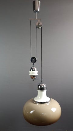 Lampe à pied et à bascule en Perspex, aluminium laqué blanc et chrome, Italie, années 1960