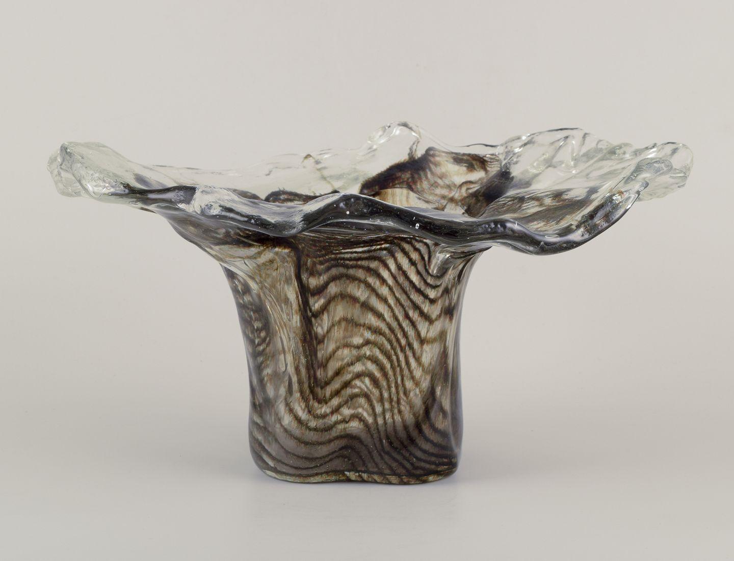 Organique Pertti Santalahti pour Humppila. Vase colossal en verre d'art. Forme organique. en vente