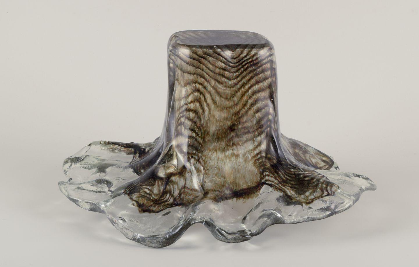 Verre d'art Pertti Santalahti pour Humppila. Vase colossal en verre d'art. Forme organique. en vente